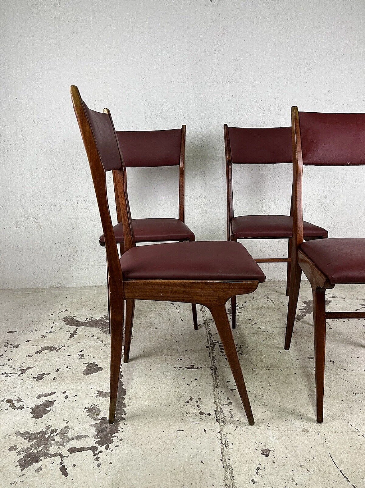 4 Chairs in wood and burgundy leatherette, 1950s 6