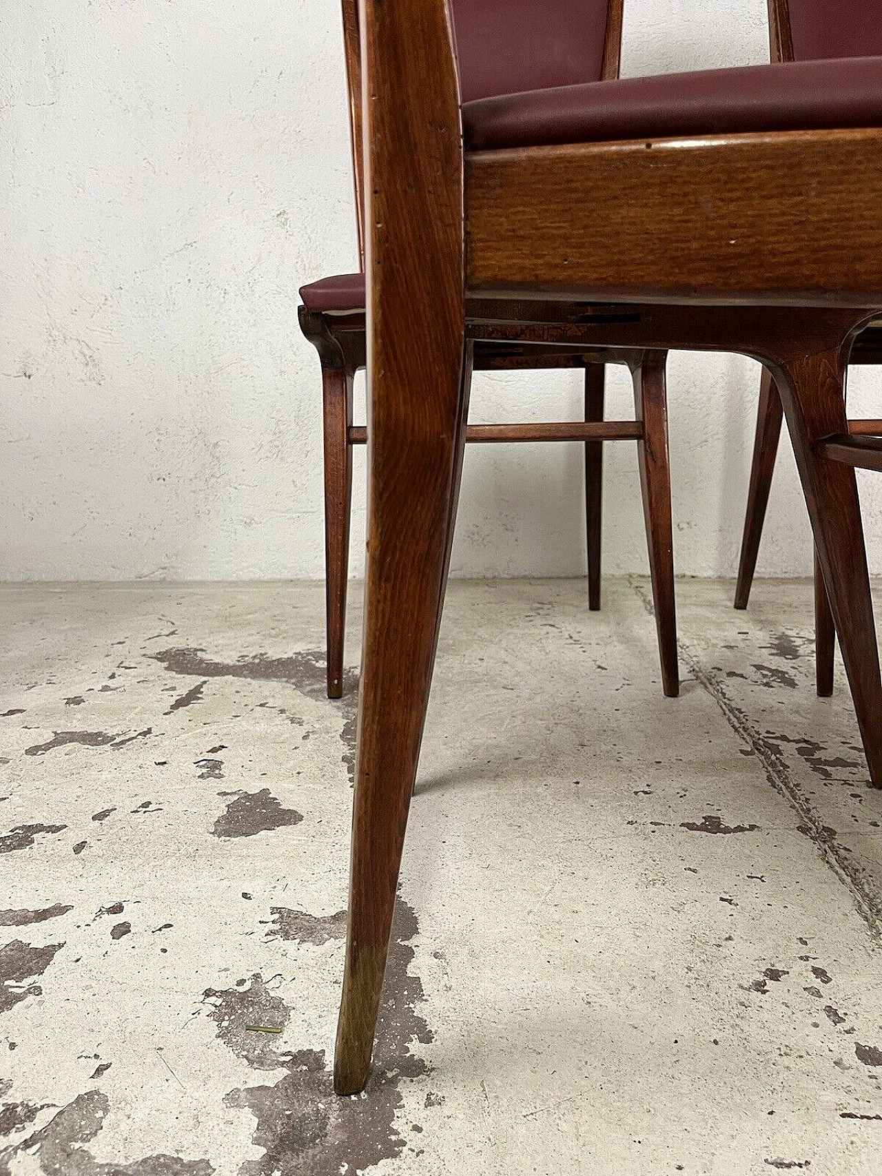 4 Chairs in wood and burgundy leatherette, 1950s 9