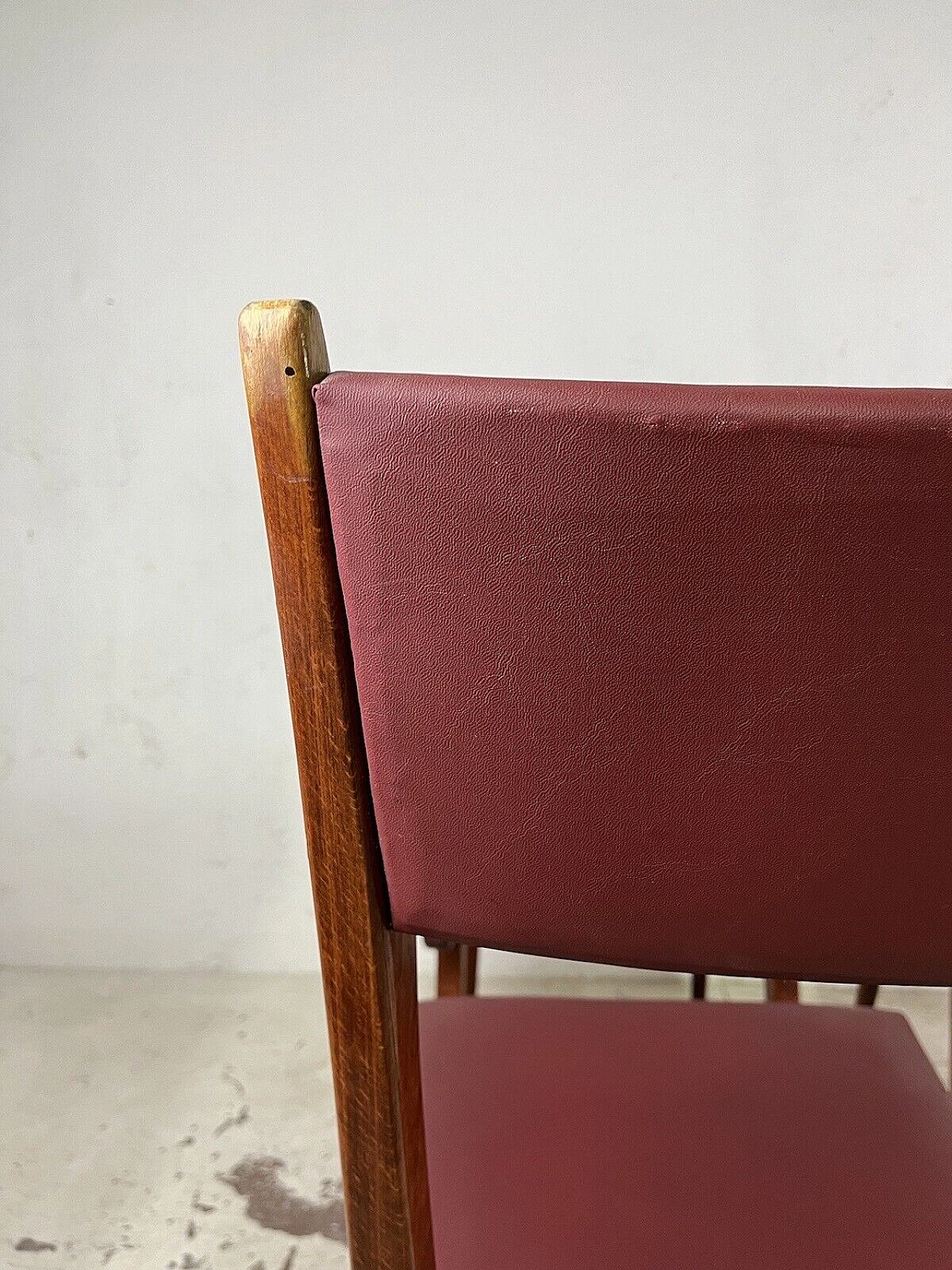 4 Chairs in wood and burgundy leatherette, 1950s 12