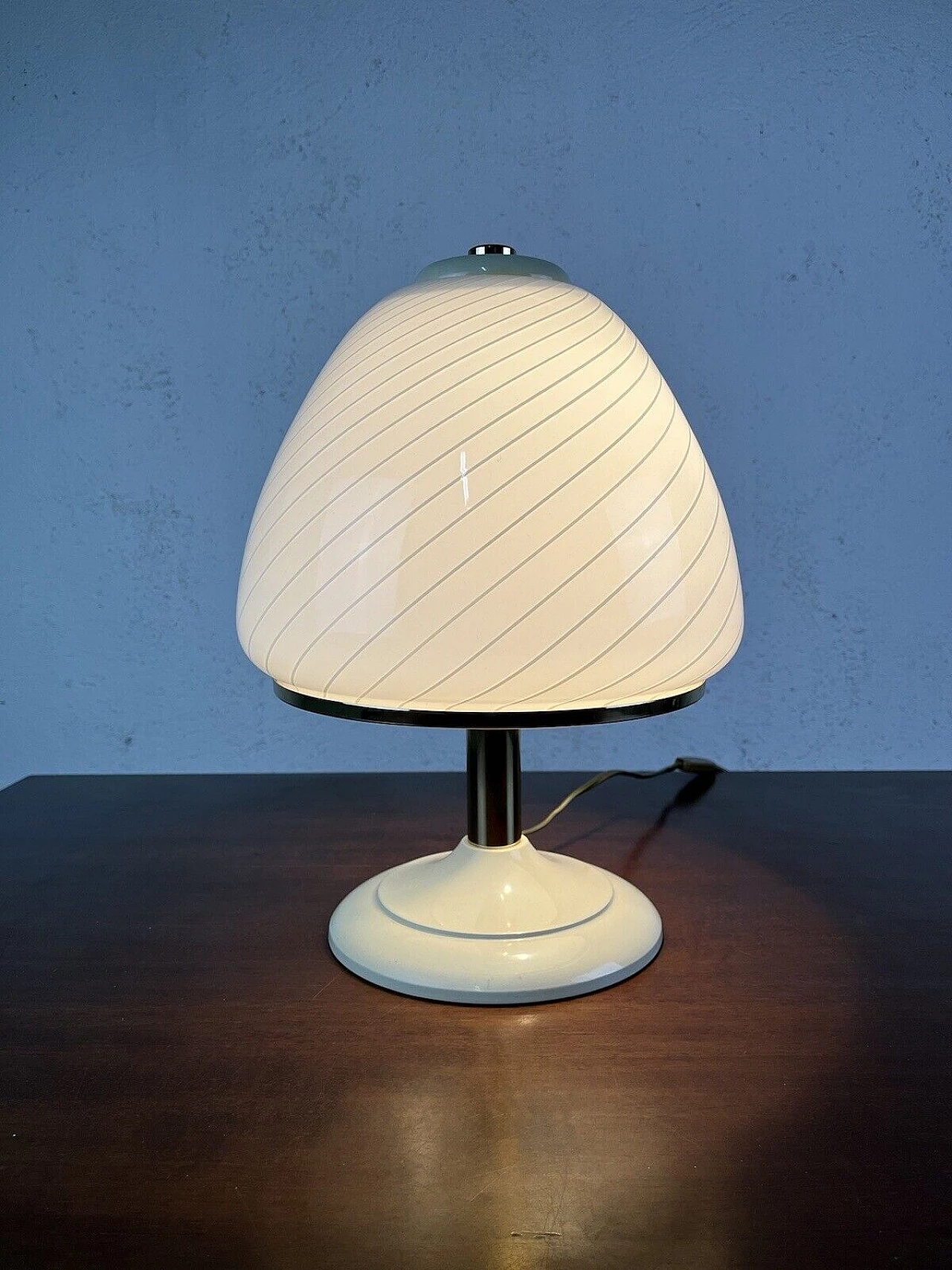 Varnished metal, glass and brass table lamp, 1970s 5