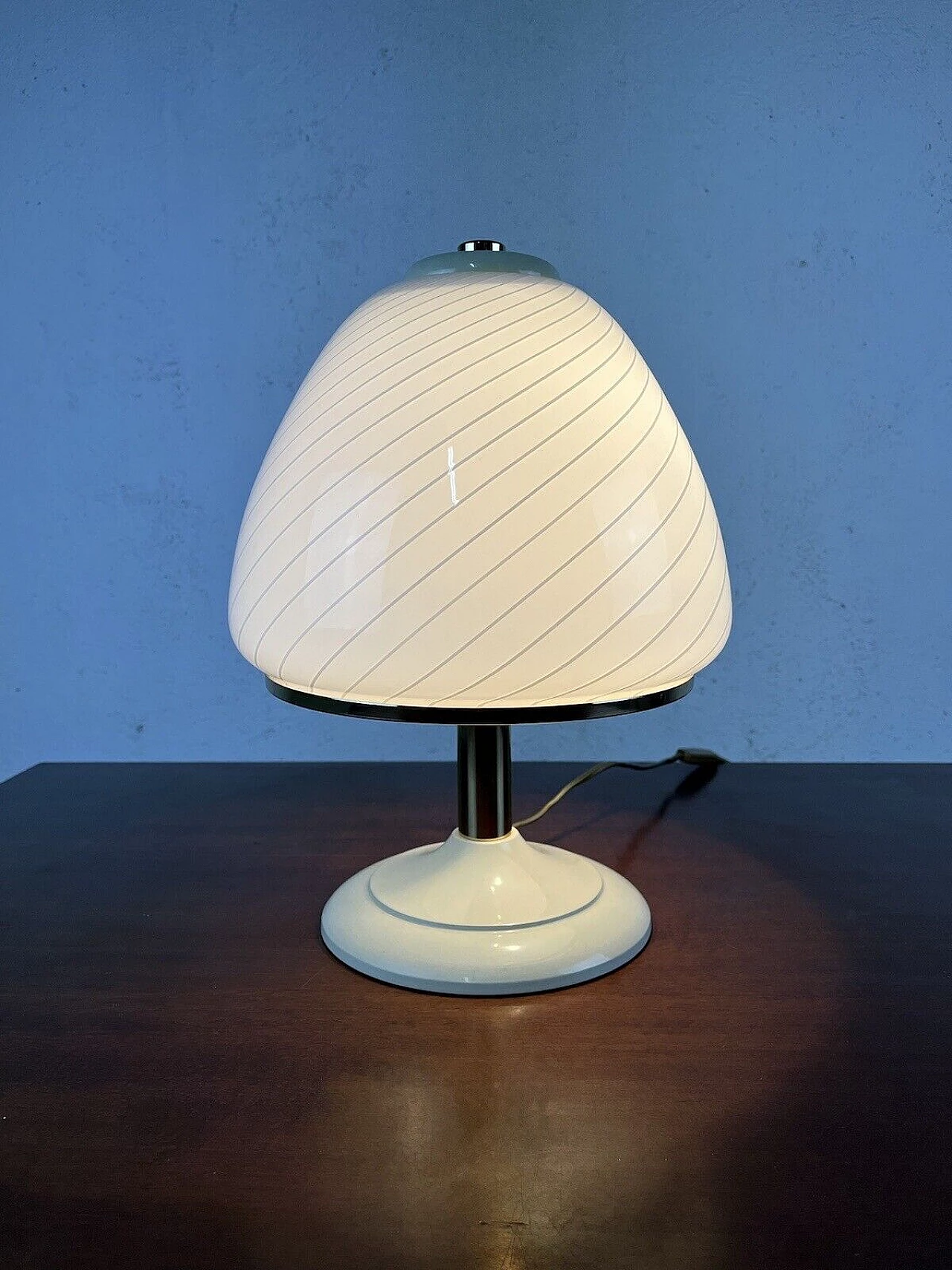 Varnished metal, glass and brass table lamp, 1970s 13