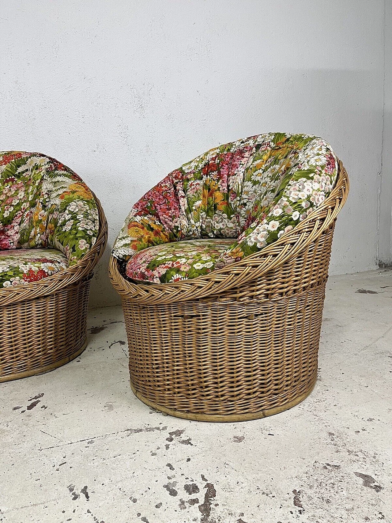 Sofa and pair of armchairs in wicker and floral fabric, 1980s 2