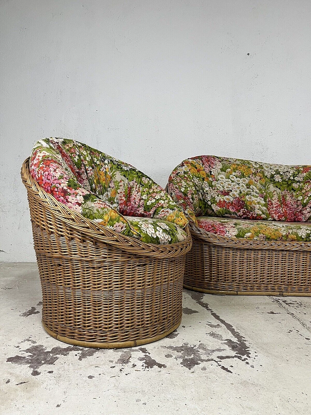 Sofa and pair of armchairs in wicker and floral fabric, 1980s 4