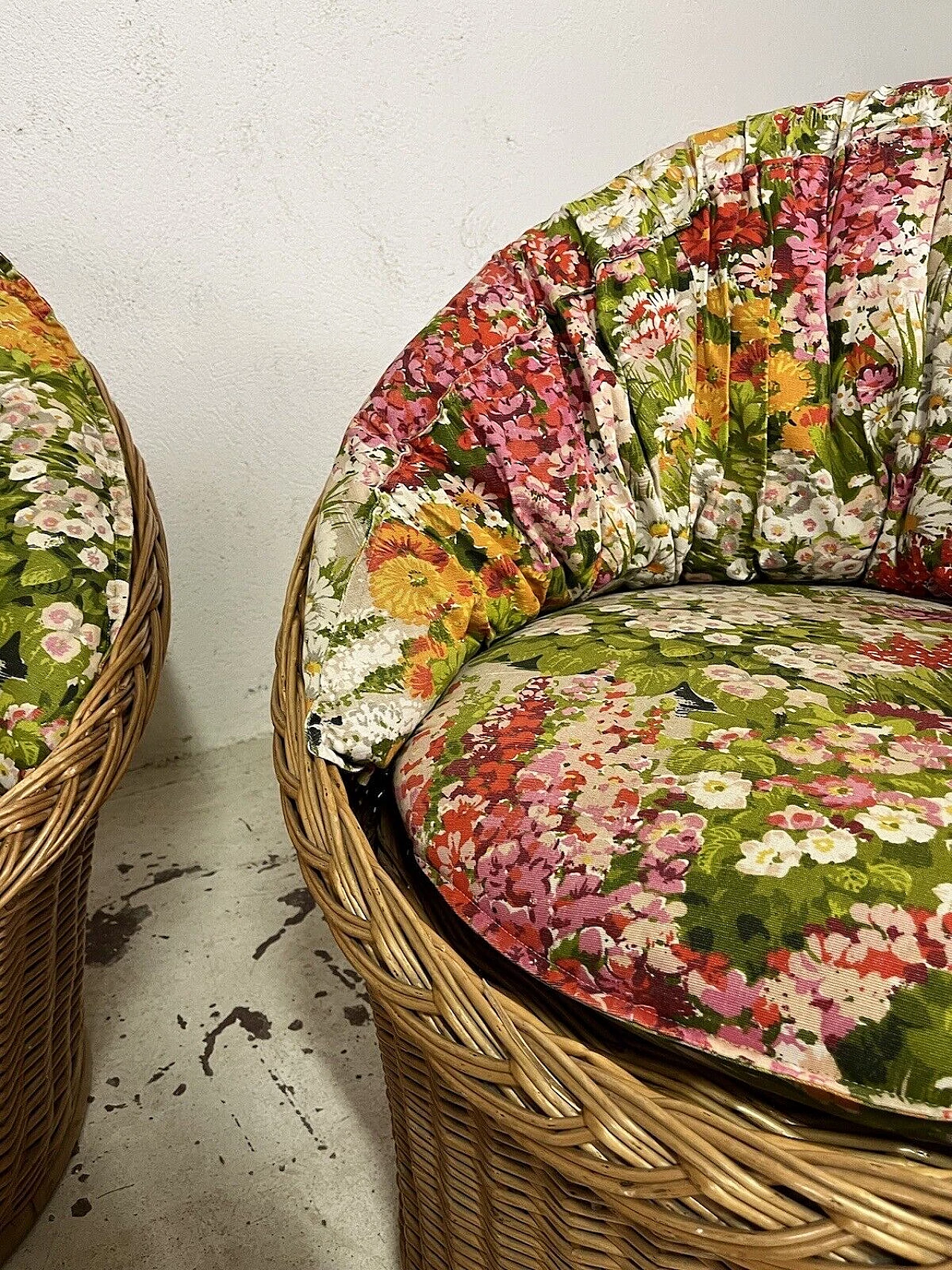 Sofa and pair of armchairs in wicker and floral fabric, 1980s 13