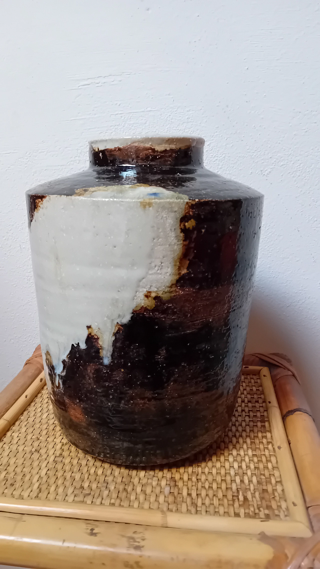 Roberto Musiani, rakù ceramic cylindrical vase, 2000s 2