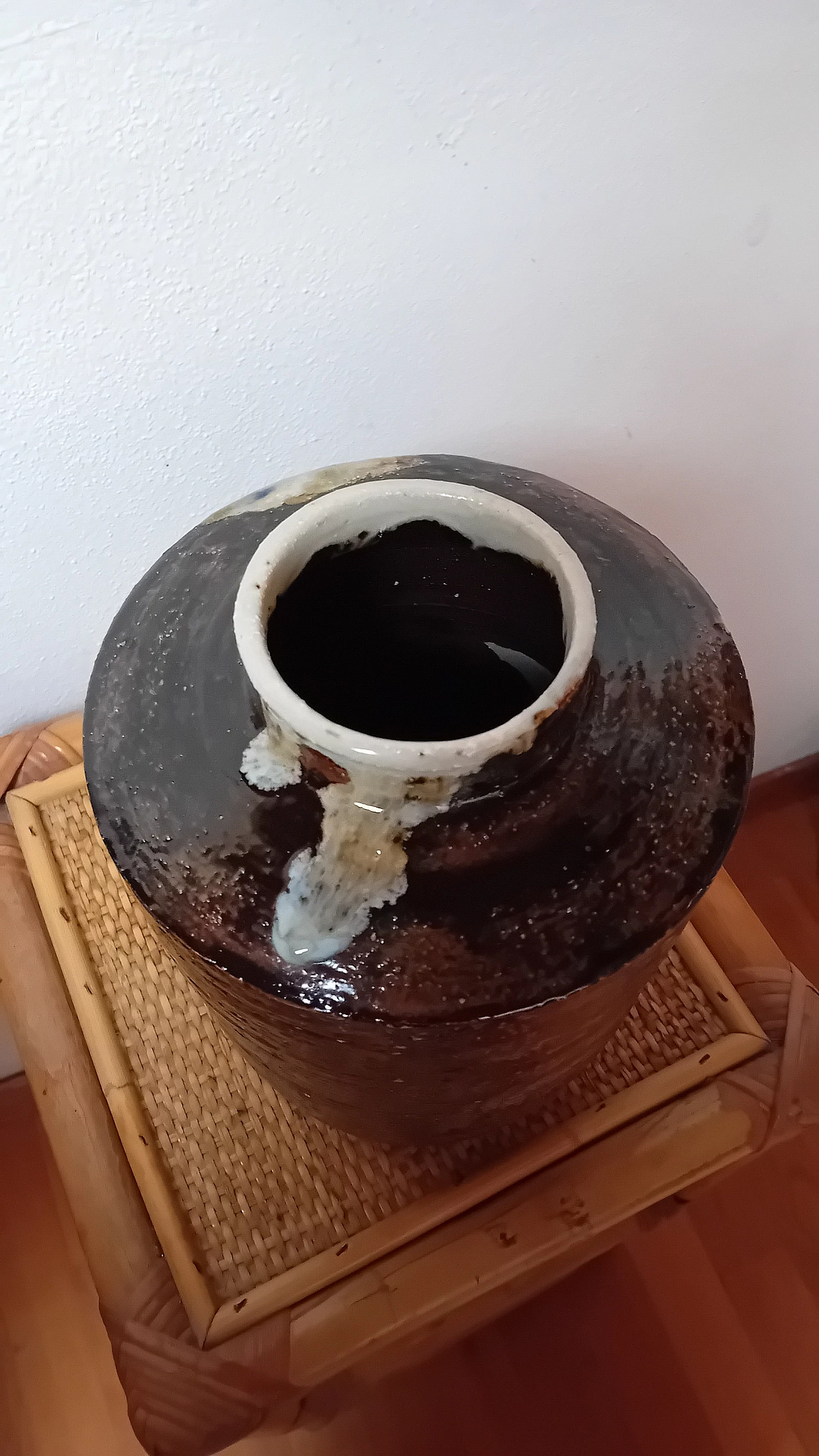 Roberto Musiani, rakù ceramic cylindrical vase, 2000s 6