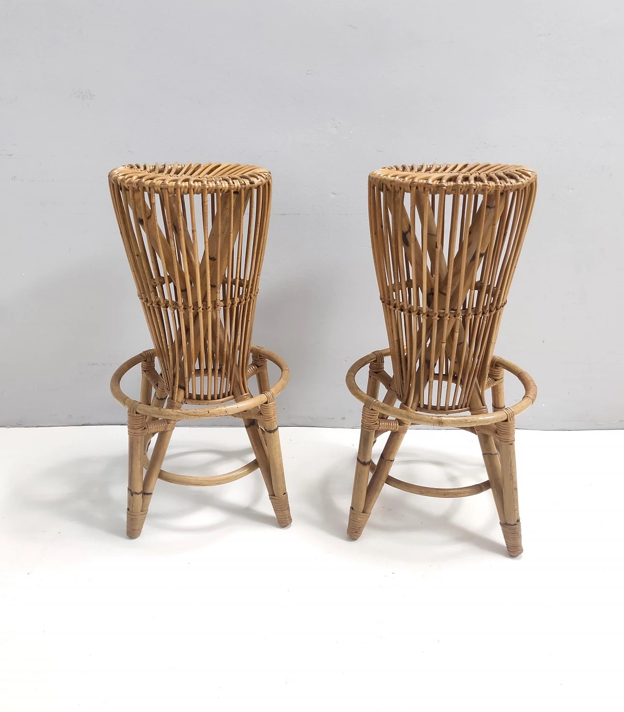 Pair of stools attributed to Tito Agnoli for Bonacina, 1970s 4