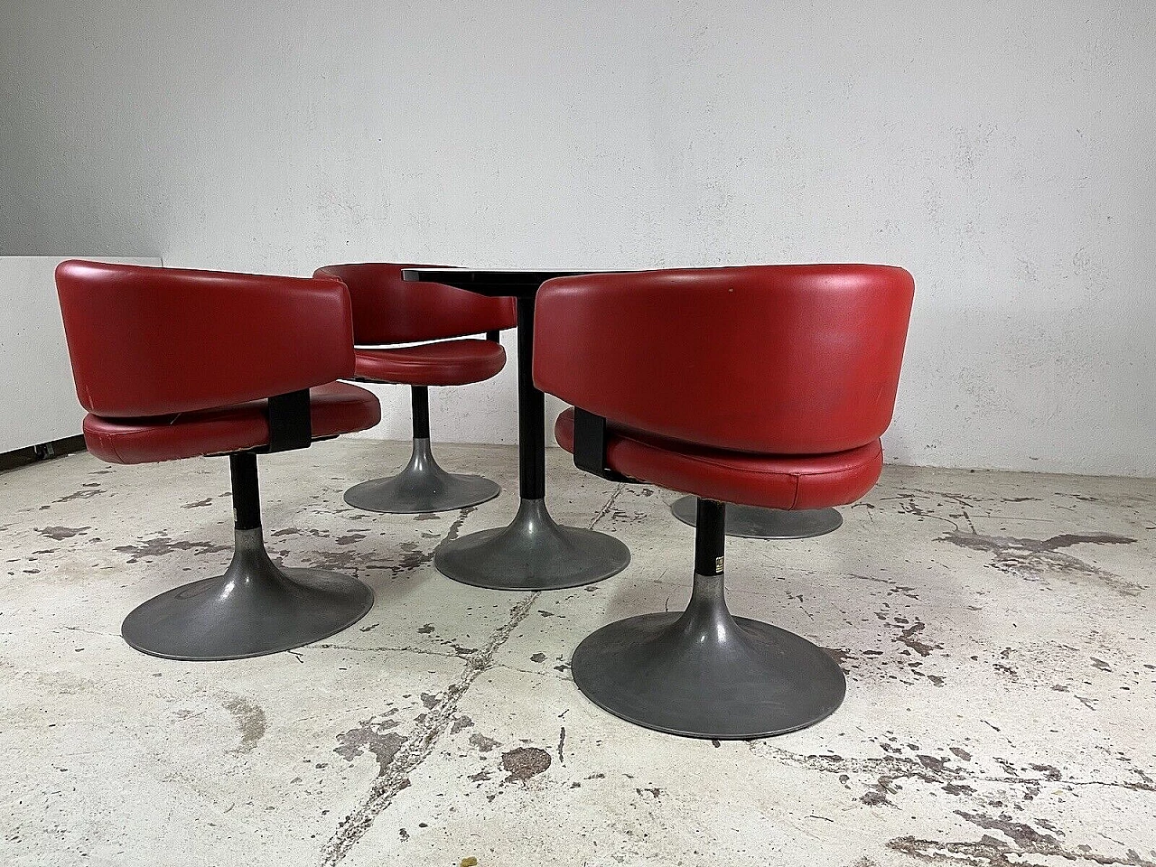 4 Space Age armchairs and side table, 1960s 2