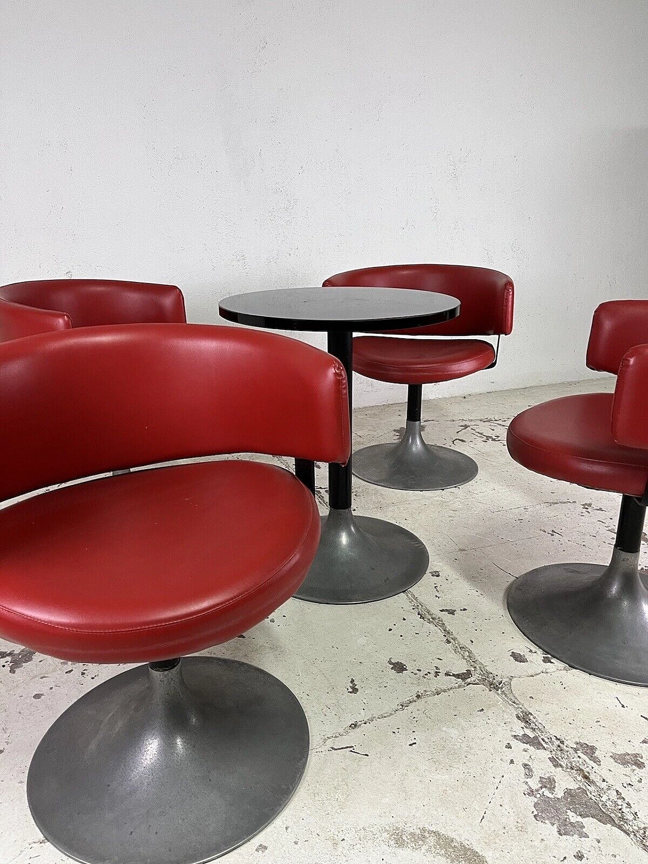 4 Space Age armchairs and side table, 1960s 5