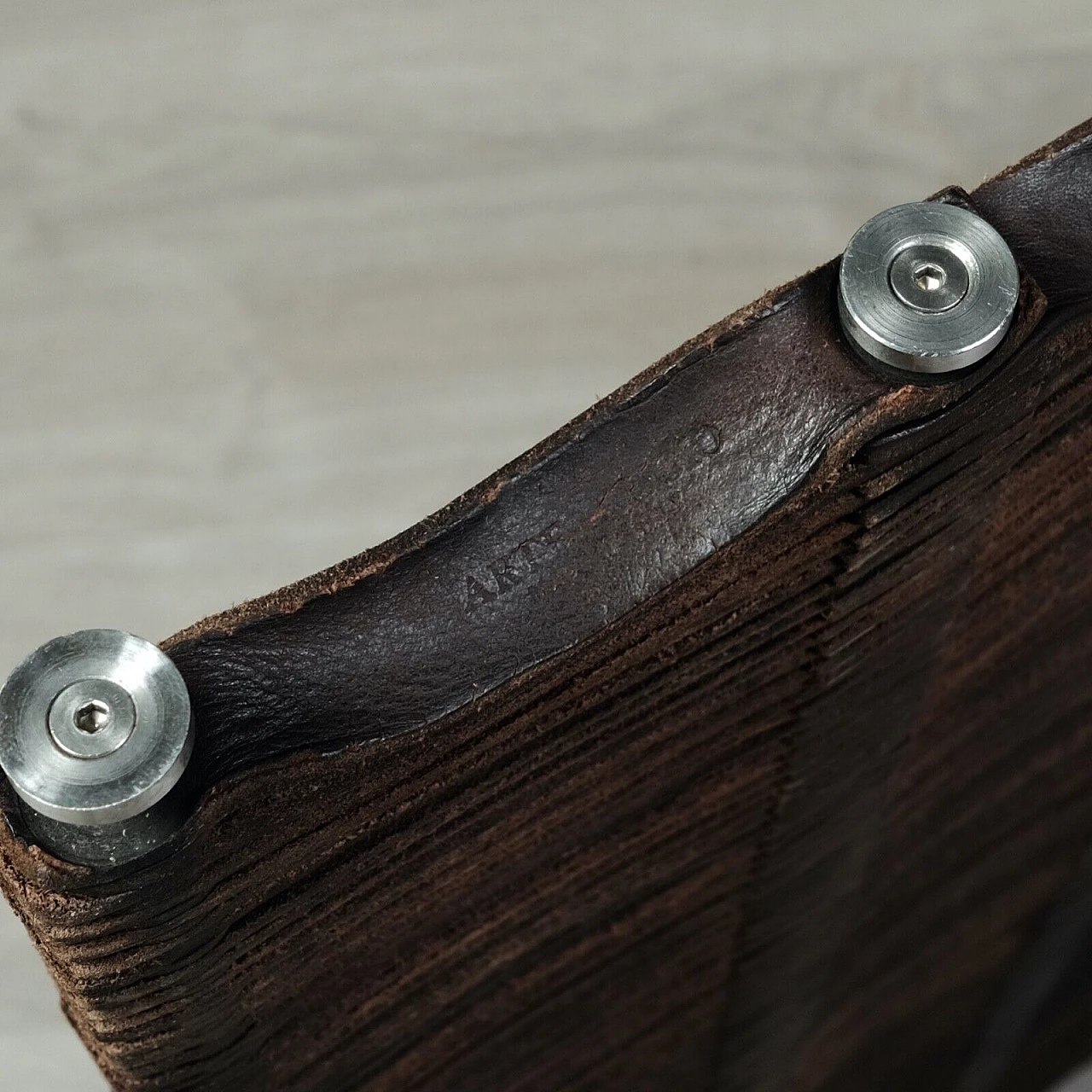 Tappeto in cuoio e acciaio di Arte & Cuoio 13