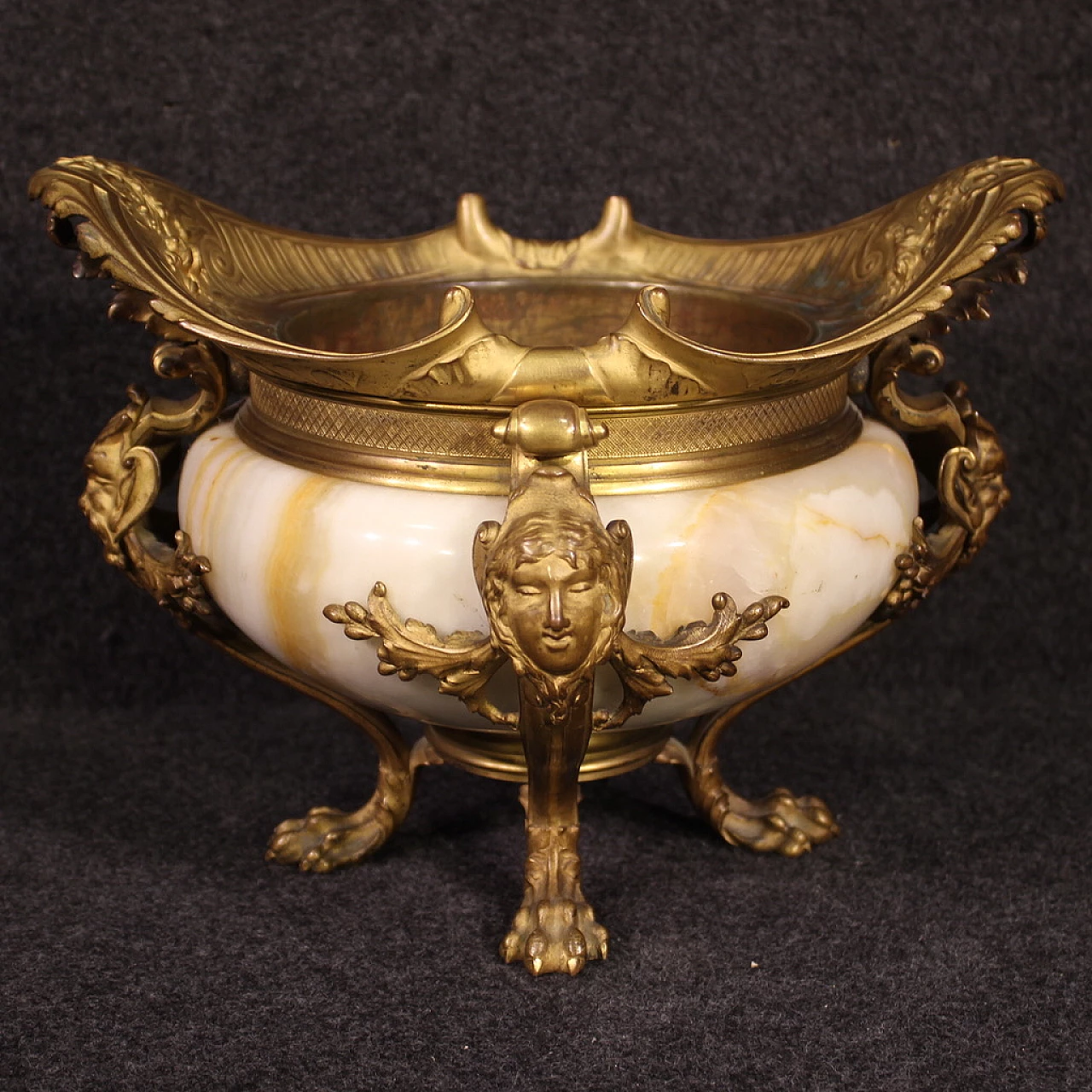 Centerpiece in onyx and gilded and chiseled bronze, 19th century 1