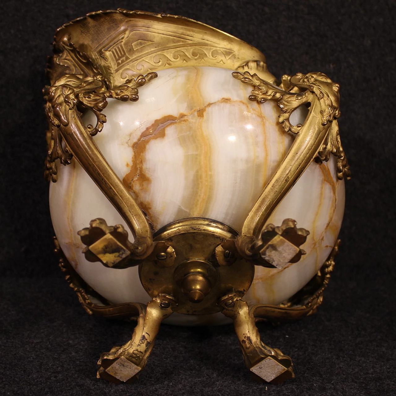 Centerpiece in onyx and gilded and chiseled bronze, 19th century 5
