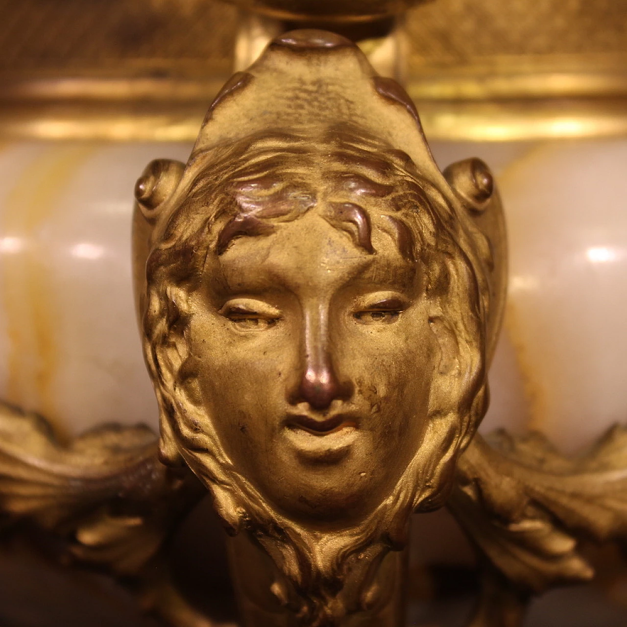 Centerpiece in onyx and gilded and chiseled bronze, 19th century 7