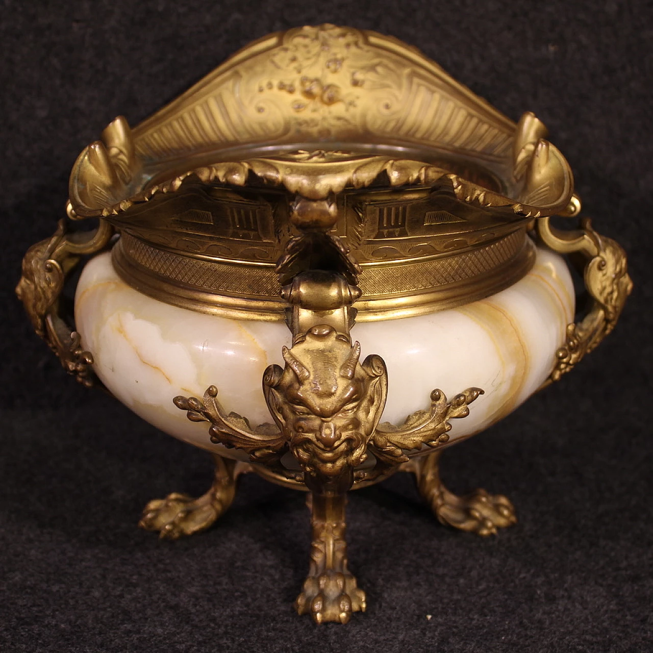 Centerpiece in onyx and gilded and chiseled bronze, 19th century 9