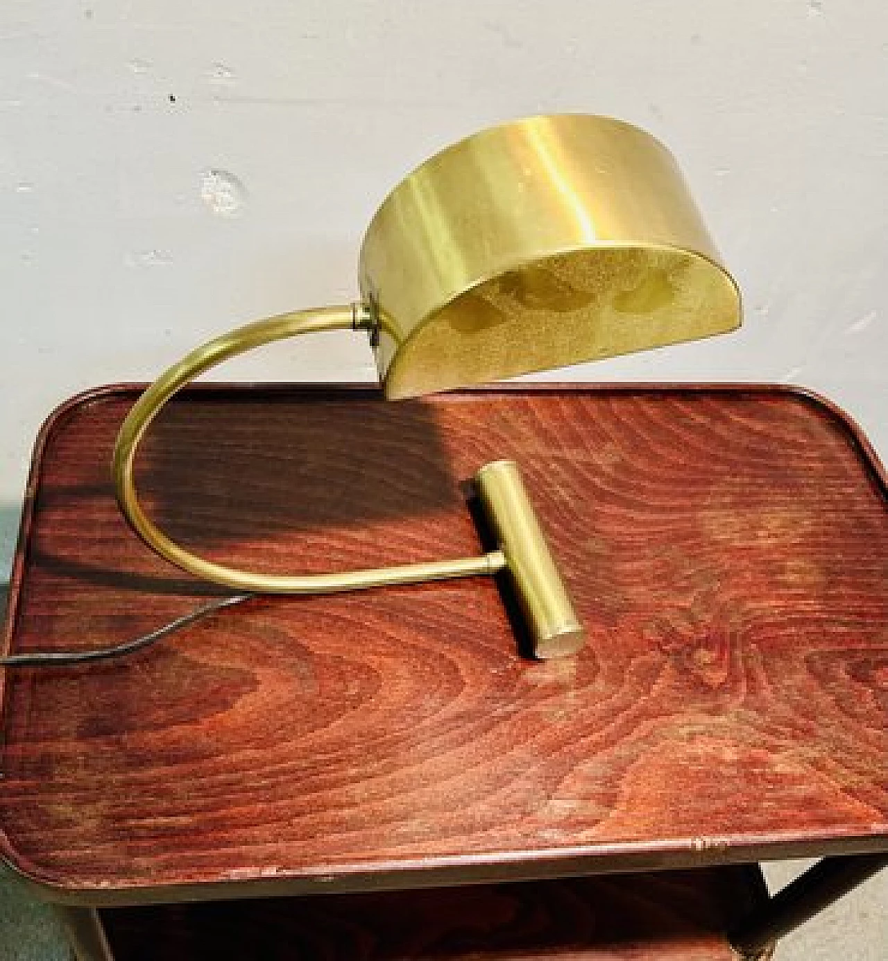 Lampada da tavolo in ottone di Koch & Lowy, anni '70 4