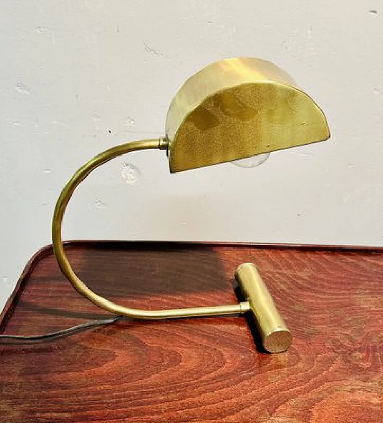 Lampada da tavolo in ottone di Koch & Lowy, anni '70 7