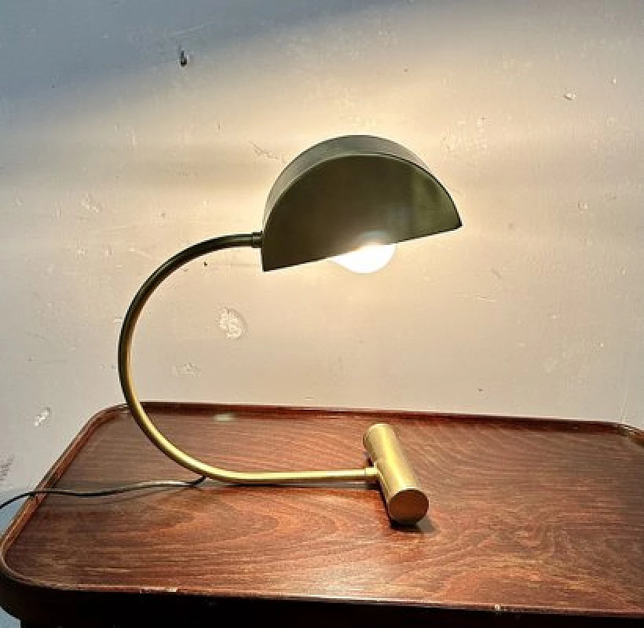 Lampada da tavolo in ottone di Koch & Lowy, anni '70 8