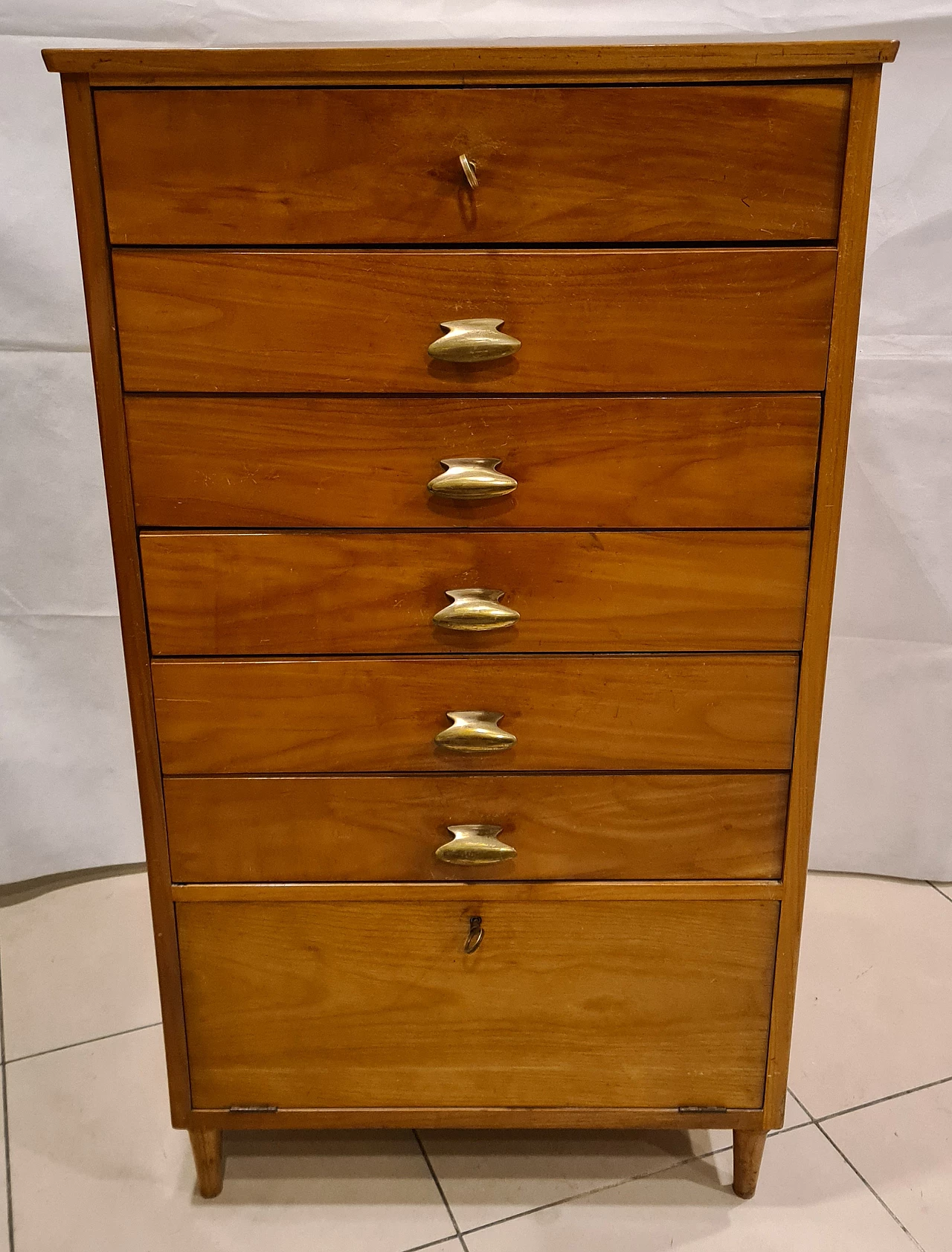 High chest of drawers in oak wood with brass handles, 1950s 1