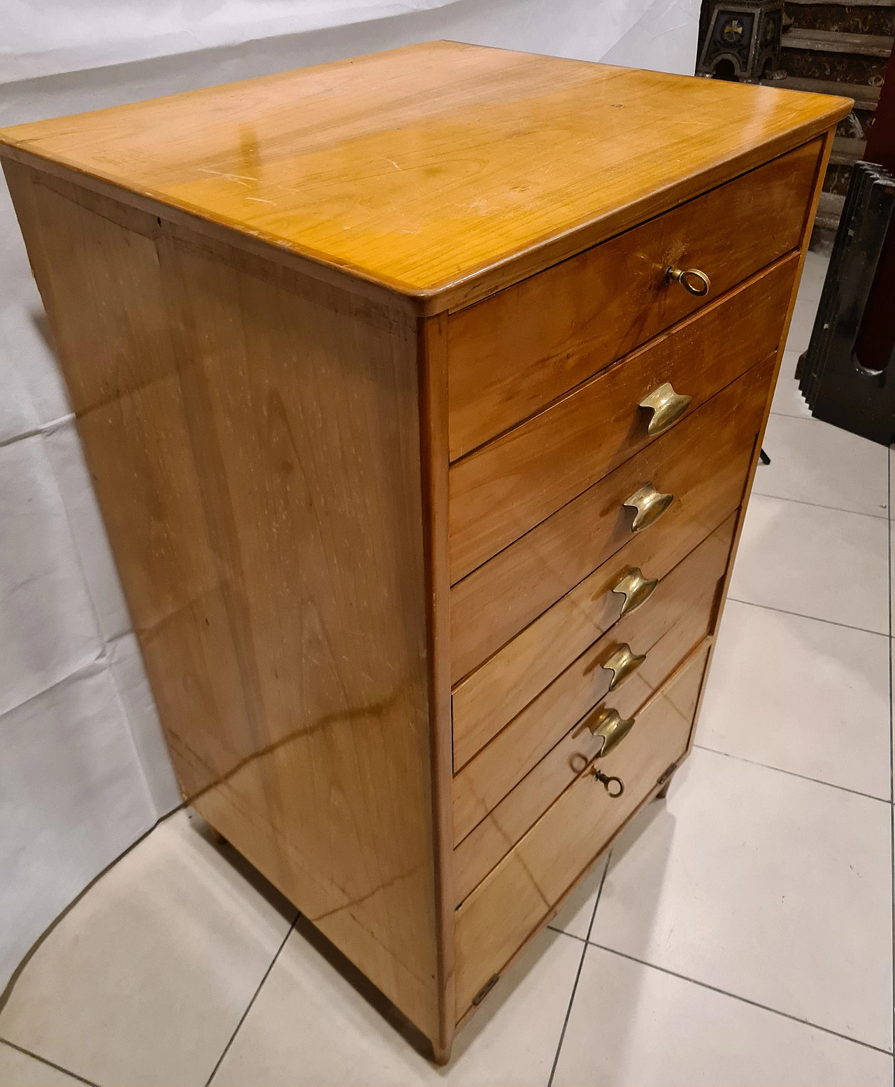 High chest of drawers in oak wood with brass handles, 1950s 4