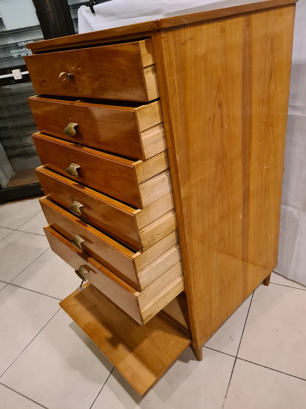 High chest of drawers in oak wood with brass handles, 1950s 9