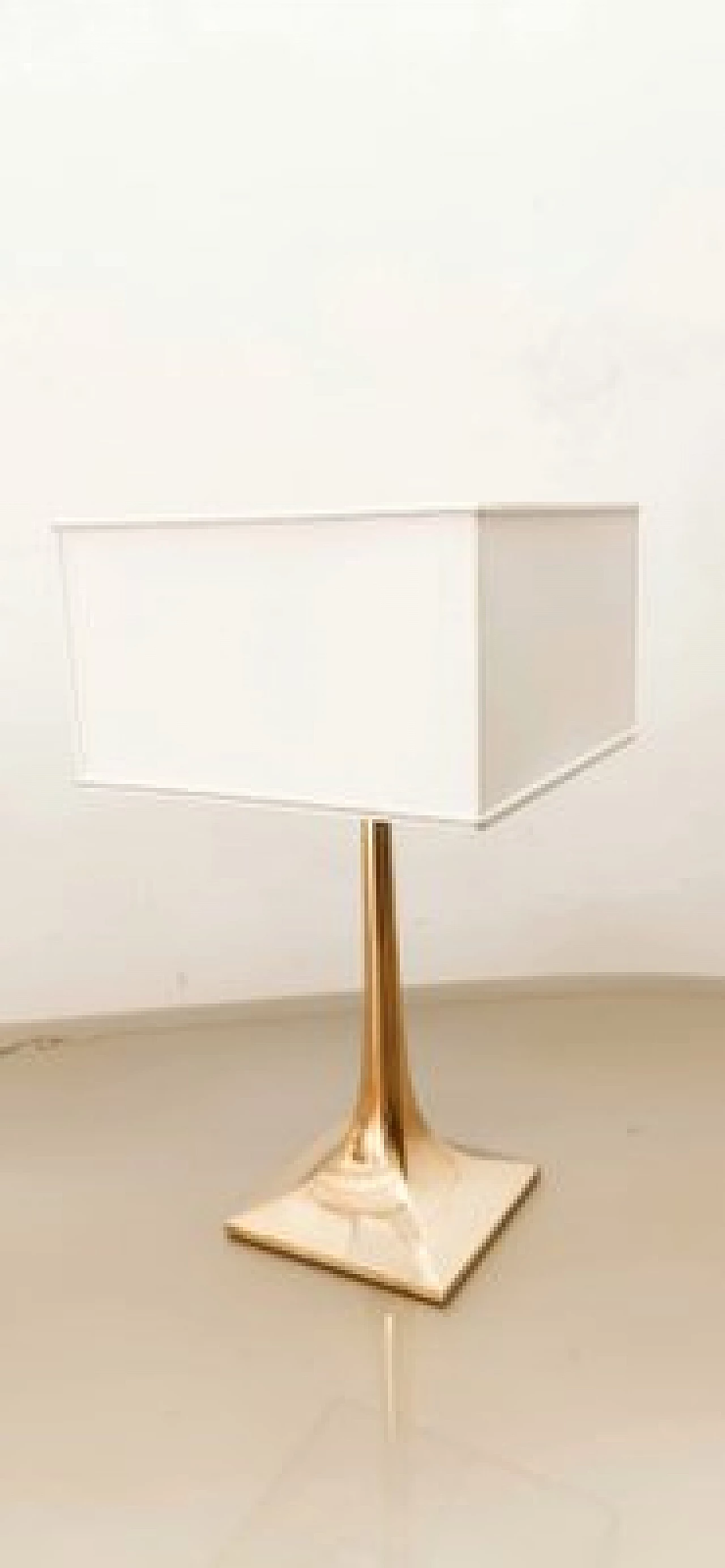 Lampada da tavolo quadrata in ottone, anni '80 1