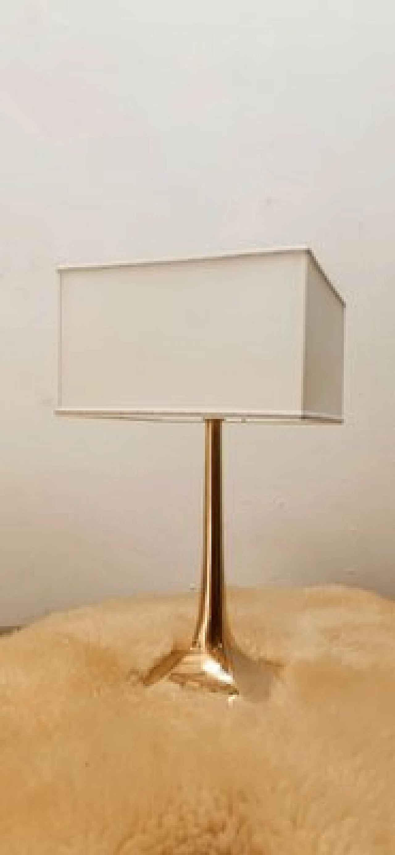 Lampada da tavolo quadrata in ottone, anni '80 2