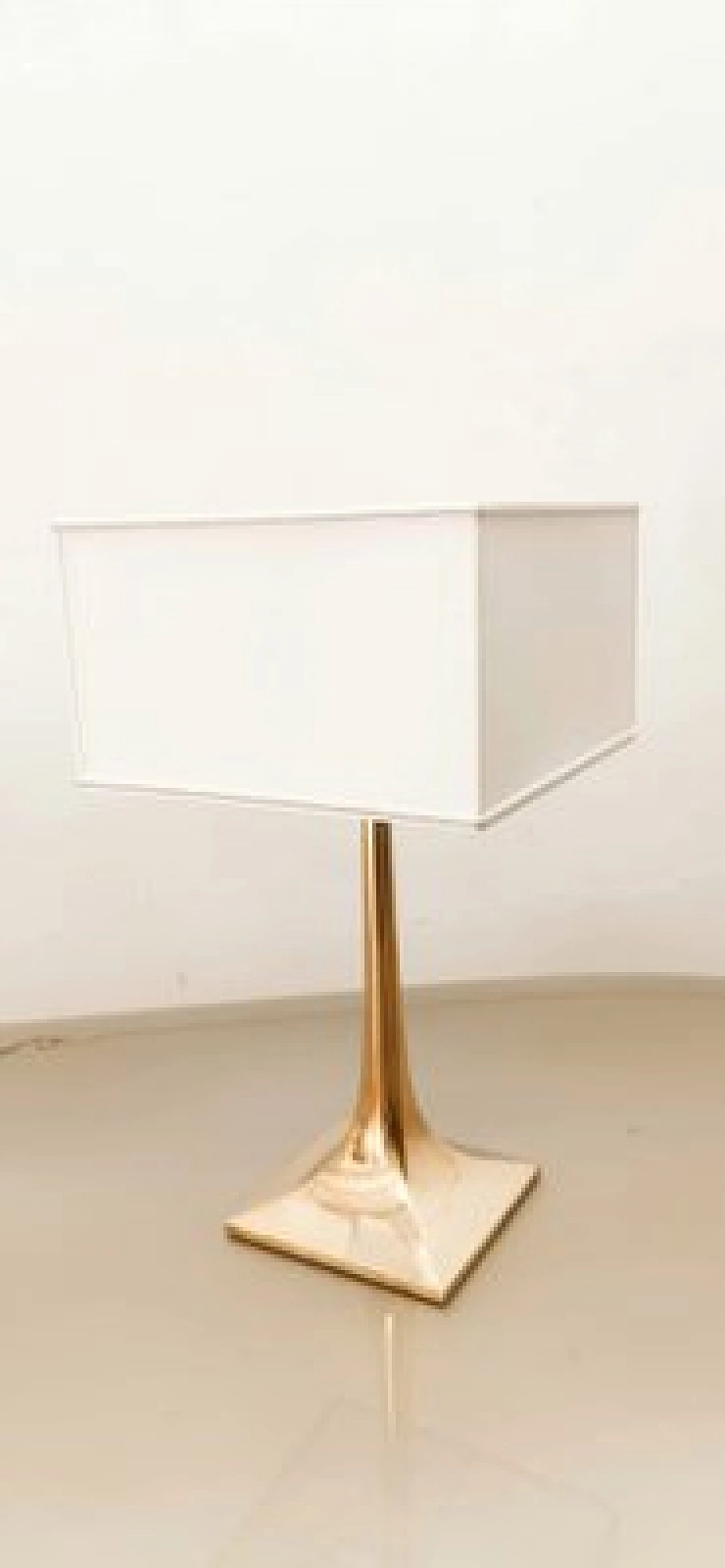 Lampada da tavolo quadrata in ottone, anni '80 6