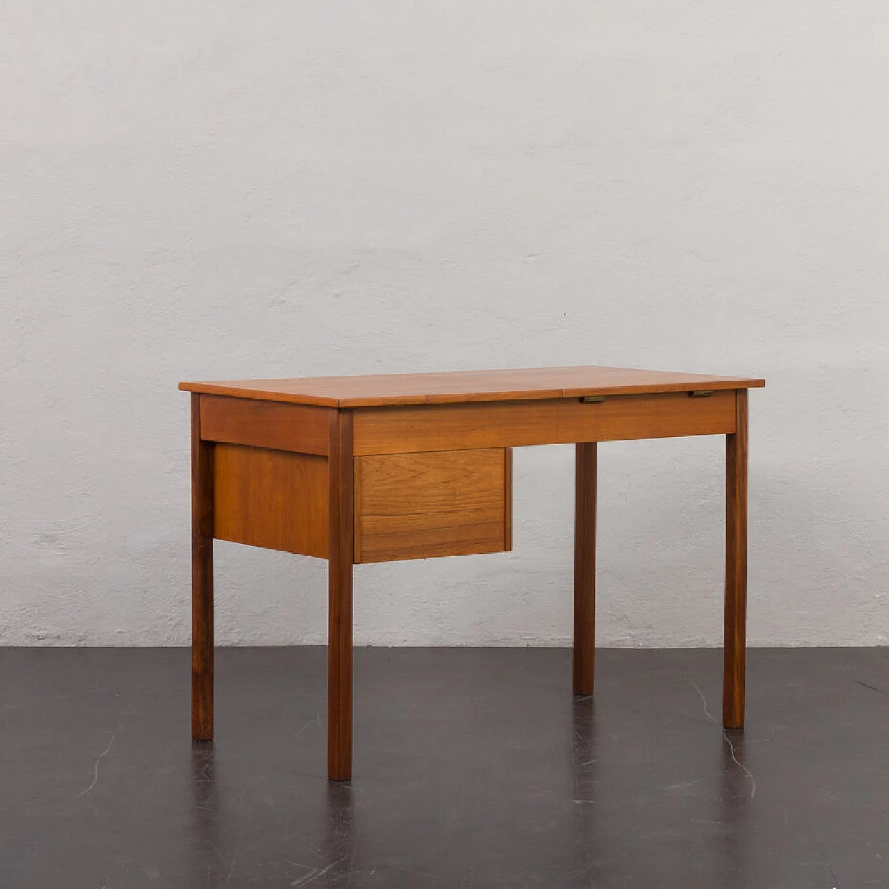 Teak desk with hidden vanity, 1960s 4