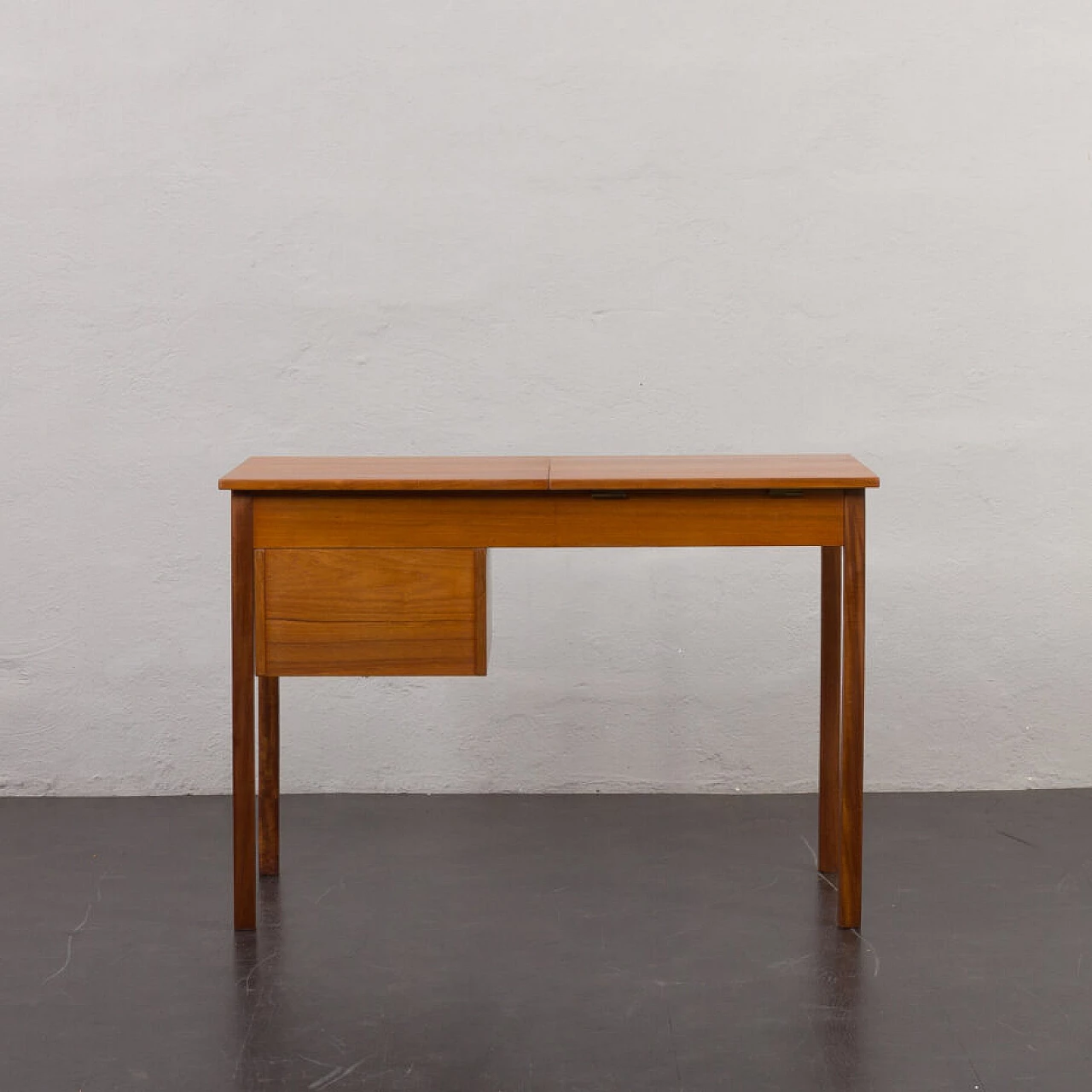 Teak desk with hidden vanity, 1960s 5