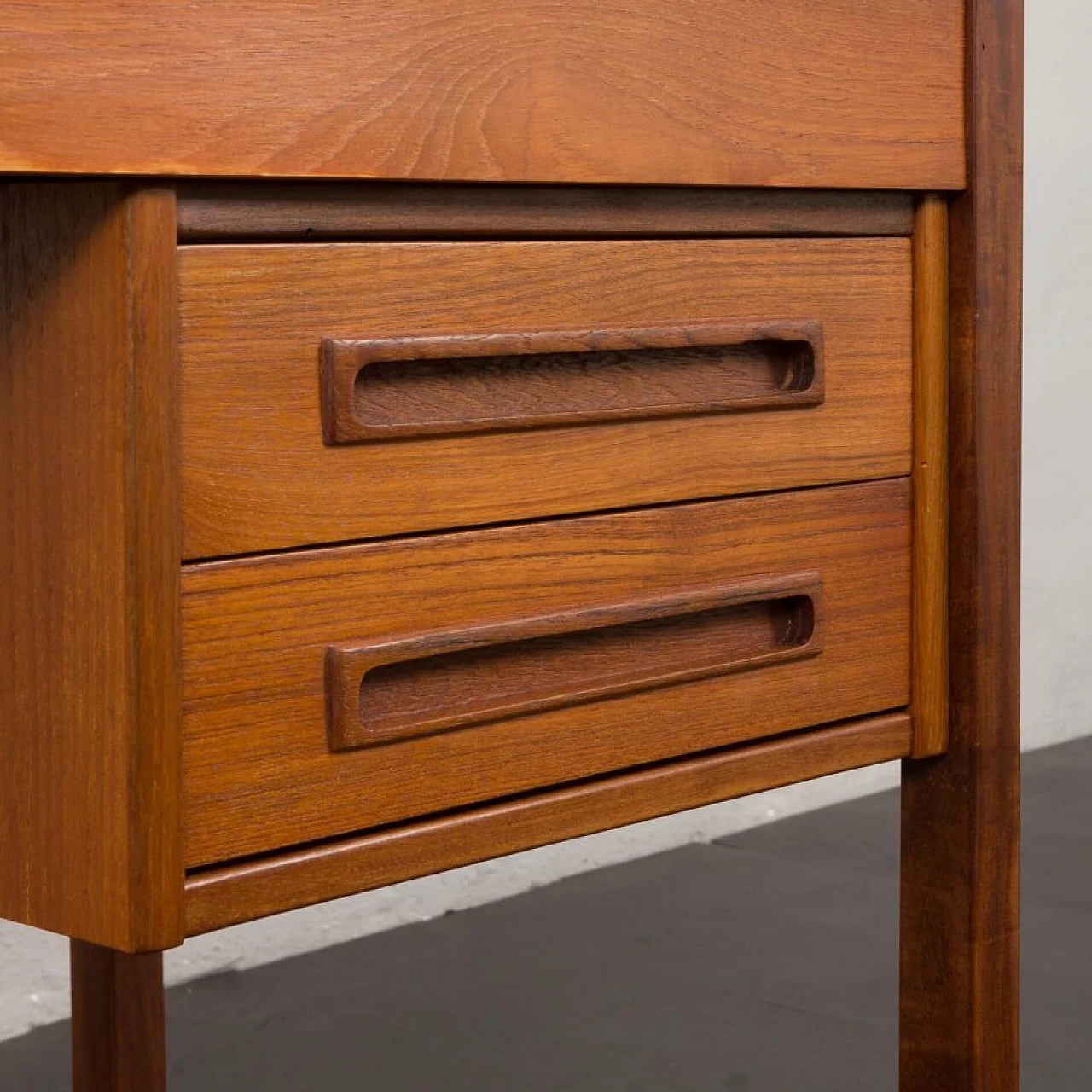 Teak desk with hidden vanity, 1960s 7