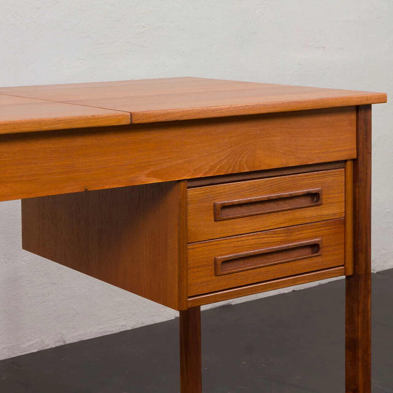 Teak desk with hidden vanity, 1960s 8