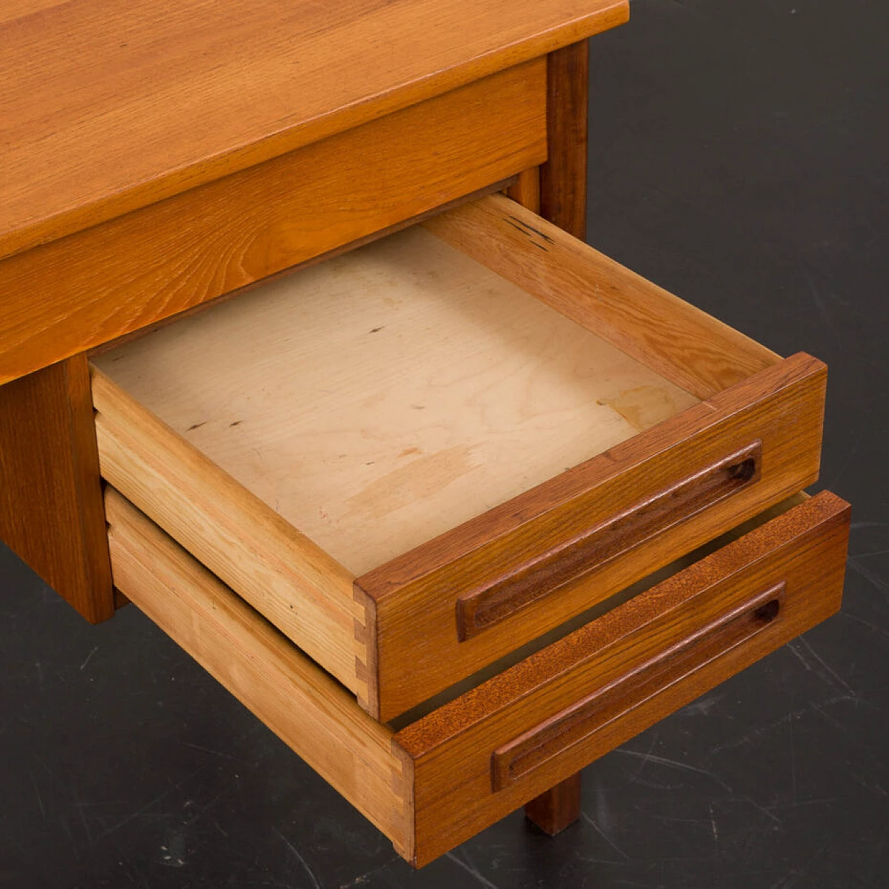 Teak desk with hidden vanity, 1960s 9