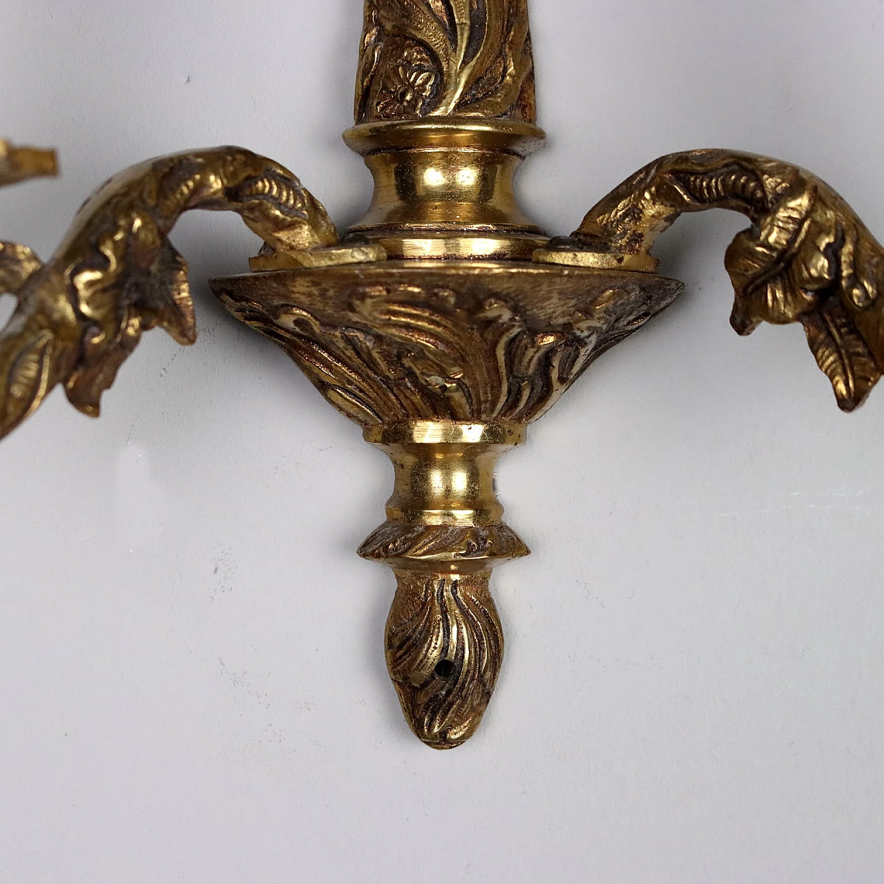 Coppia di Applique a due luci in bronzo dorato 7