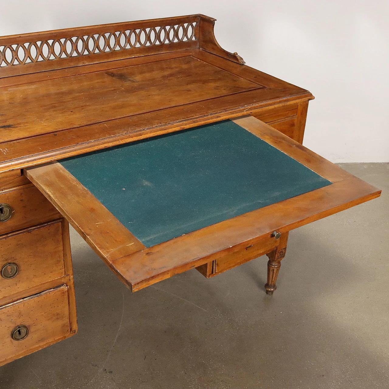 Walnut and fir desk with truncated cone legs, 19th century 3