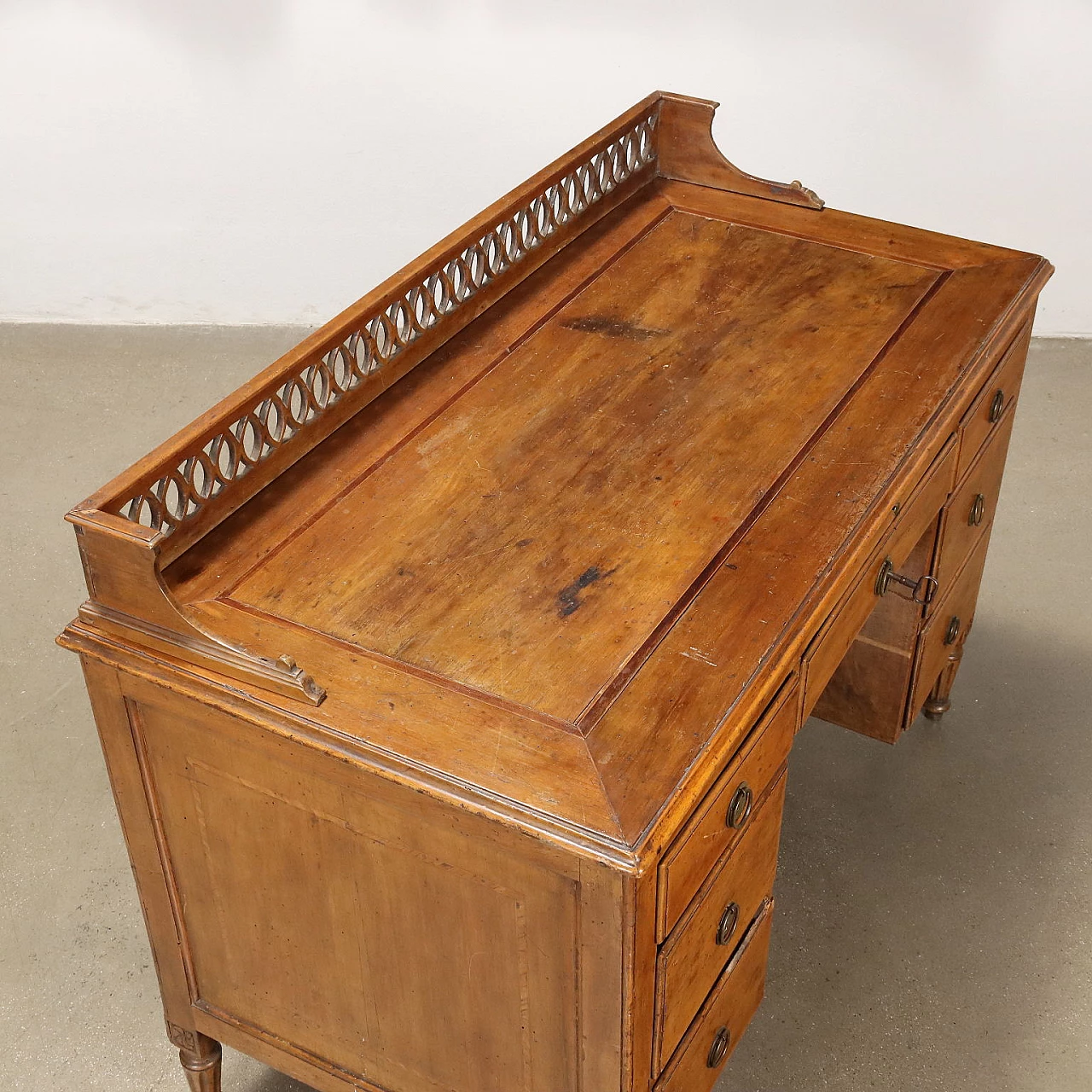 Walnut and fir desk with truncated cone legs, 19th century 10