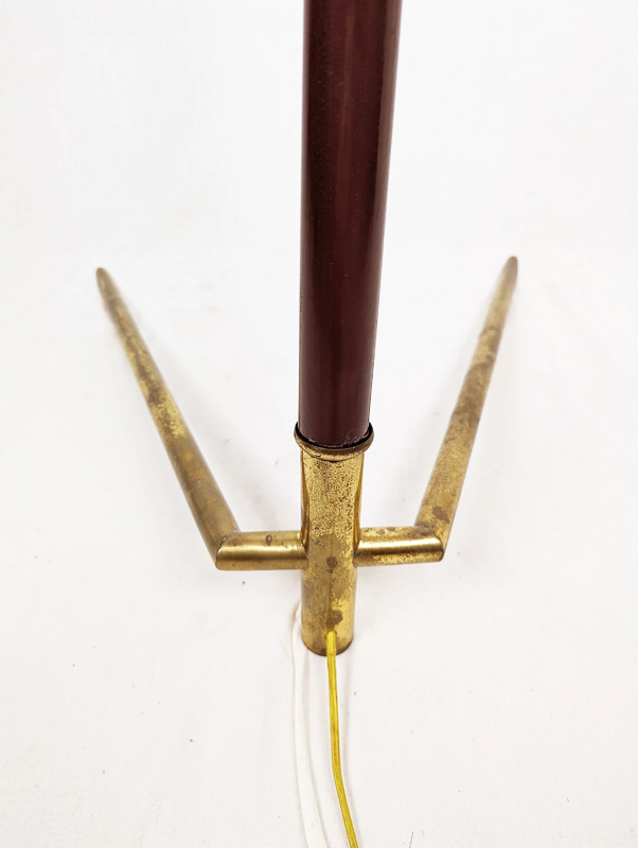 Burgundy floor lamp in metal and brass, 1950s 6