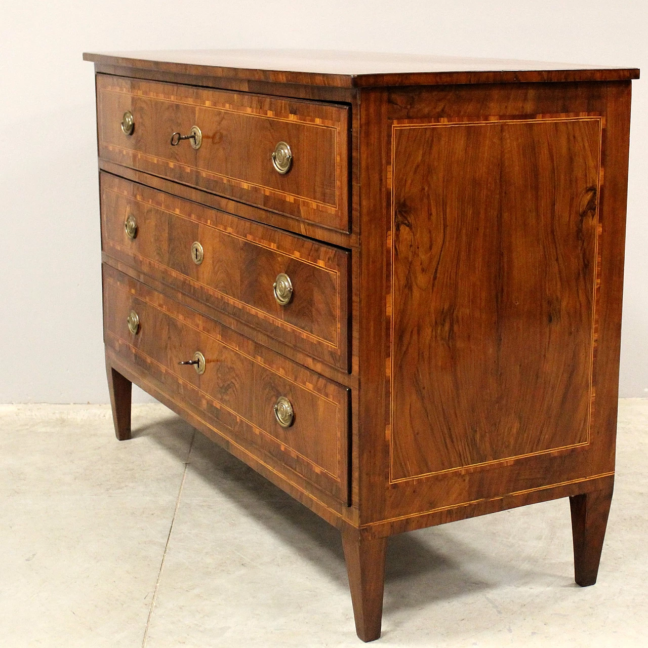 Cassettone Luigi XVI emiliano in noce con intarsi, '700 1