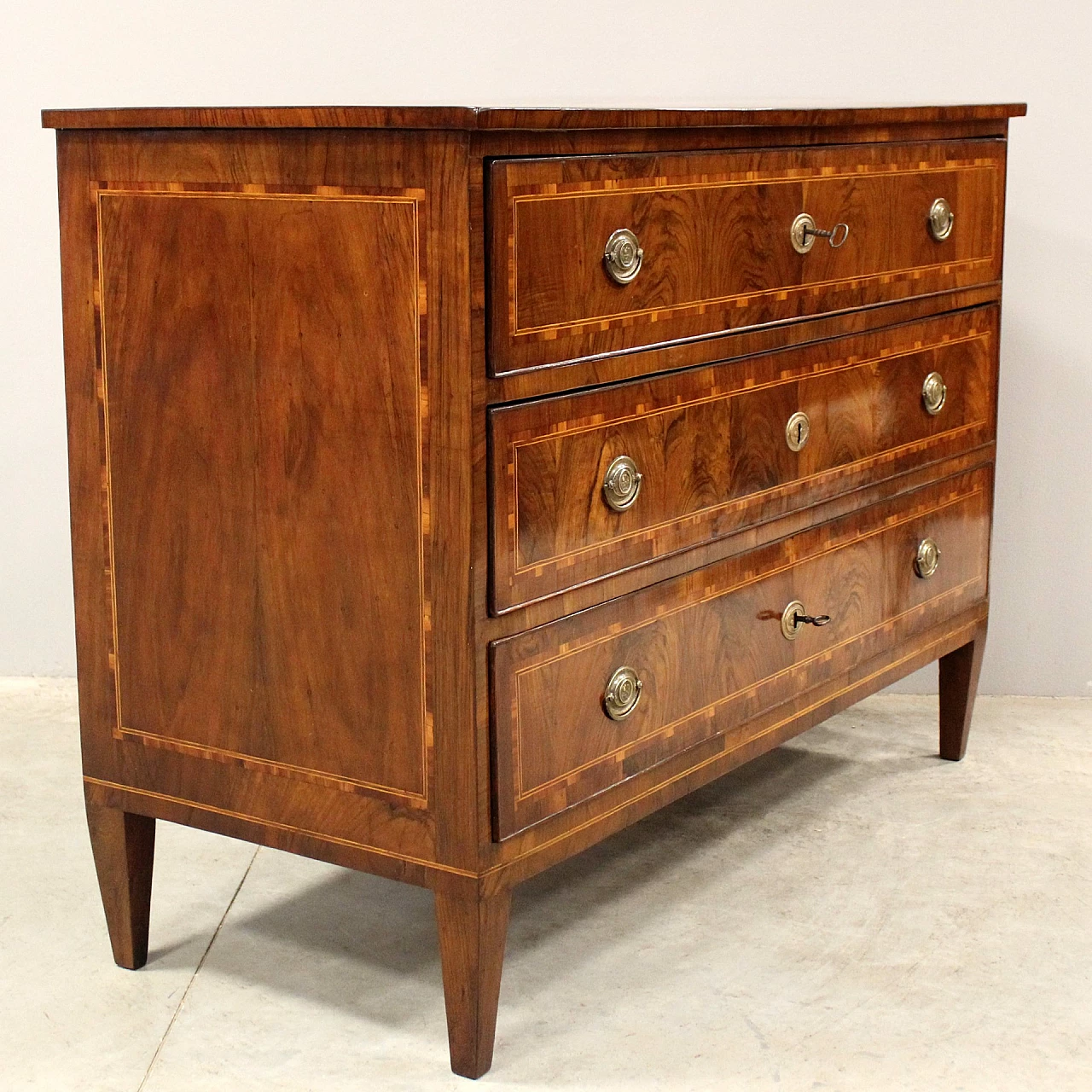 Cassettone Luigi XVI emiliano in noce con intarsi, '700 2