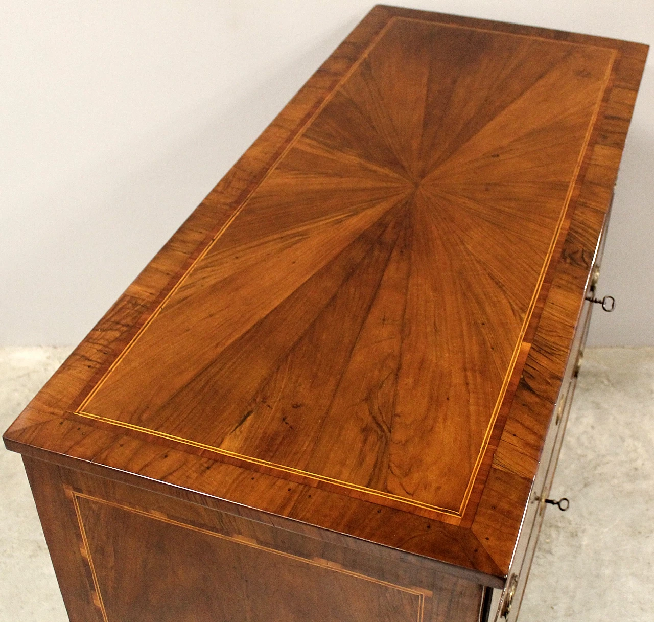 Cassettone Luigi XVI emiliano in noce con intarsi, '700 4