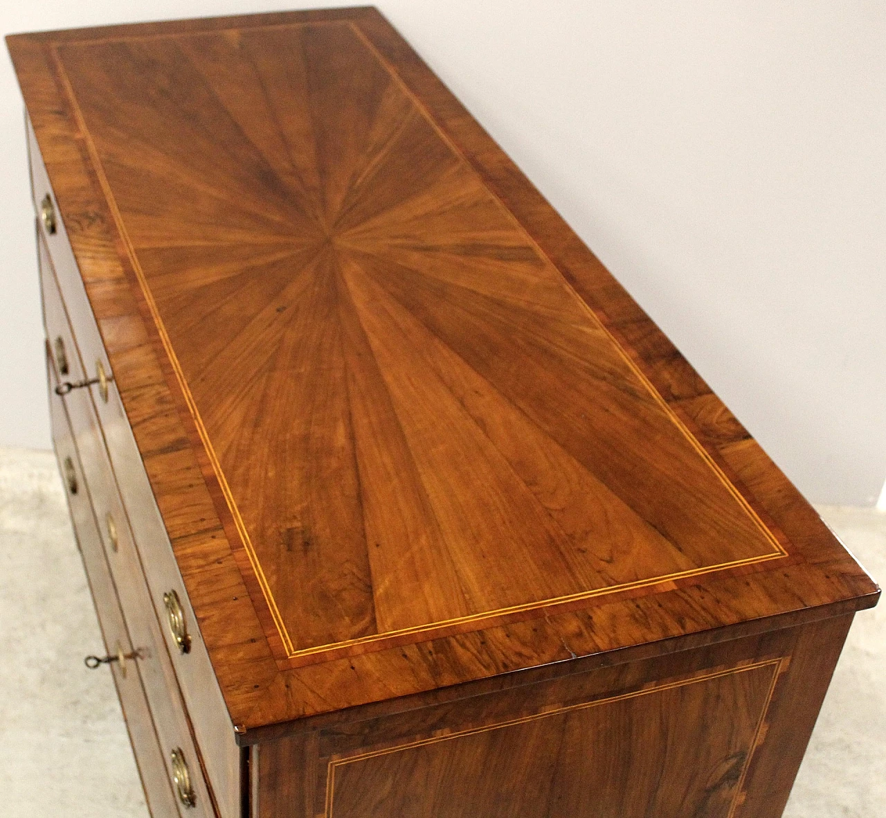 Cassettone Luigi XVI emiliano in noce con intarsi, '700 5