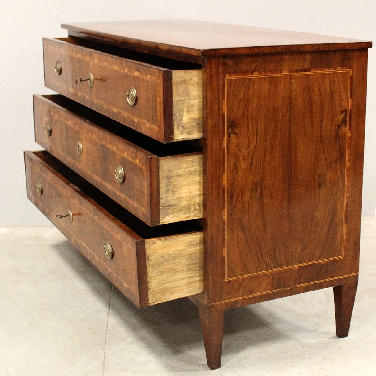 Cassettone Luigi XVI emiliano in noce con intarsi, '700 6