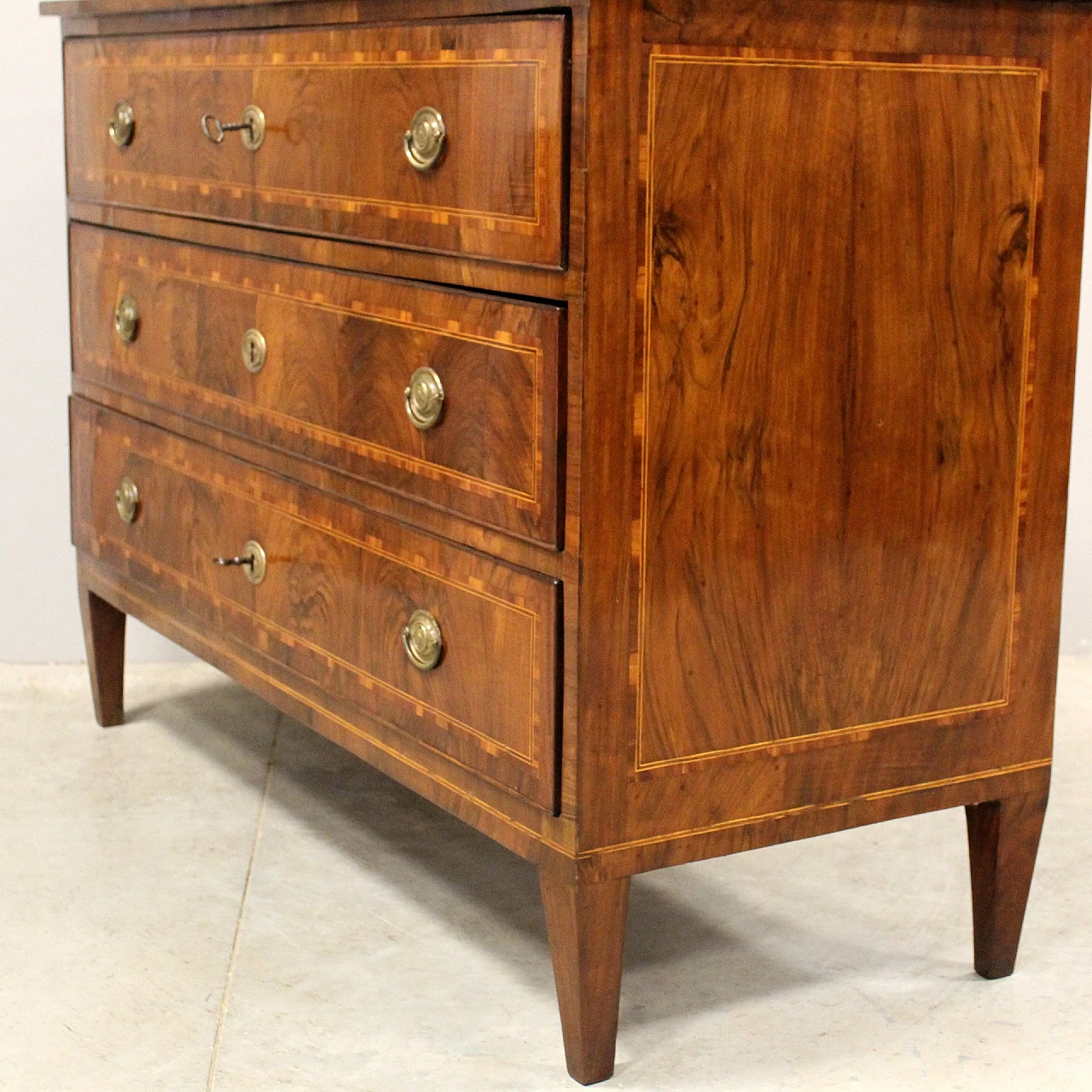 Cassettone Luigi XVI emiliano in noce con intarsi, '700 9