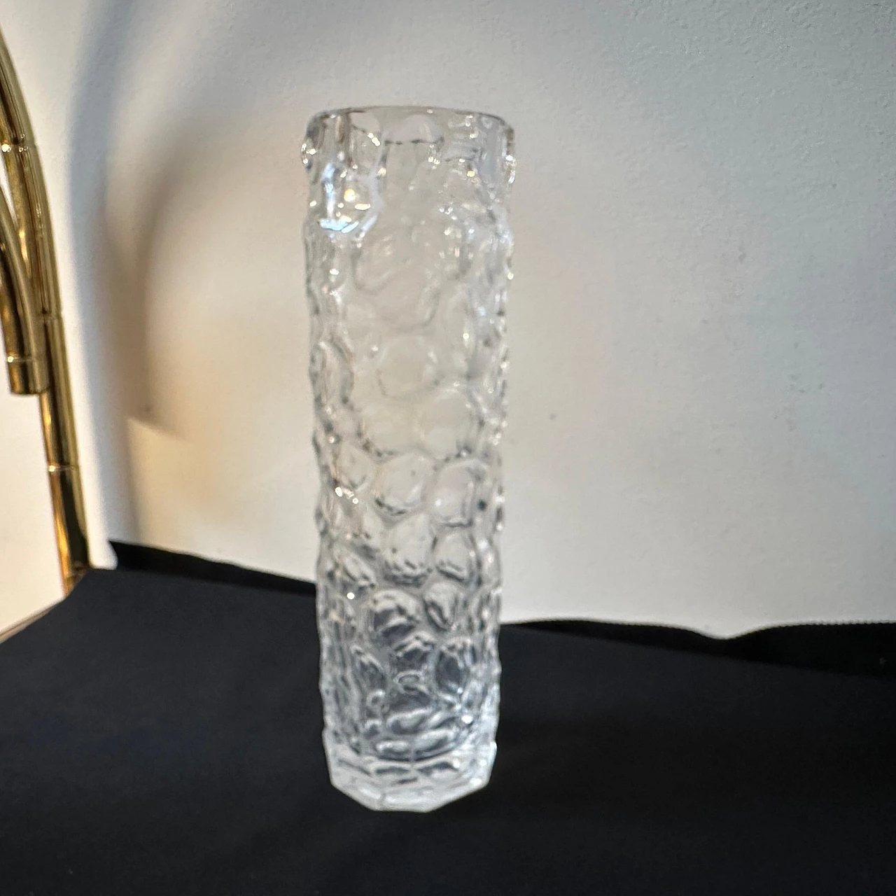 Cylindrical vase in transparent hammered glass, 1970s 7