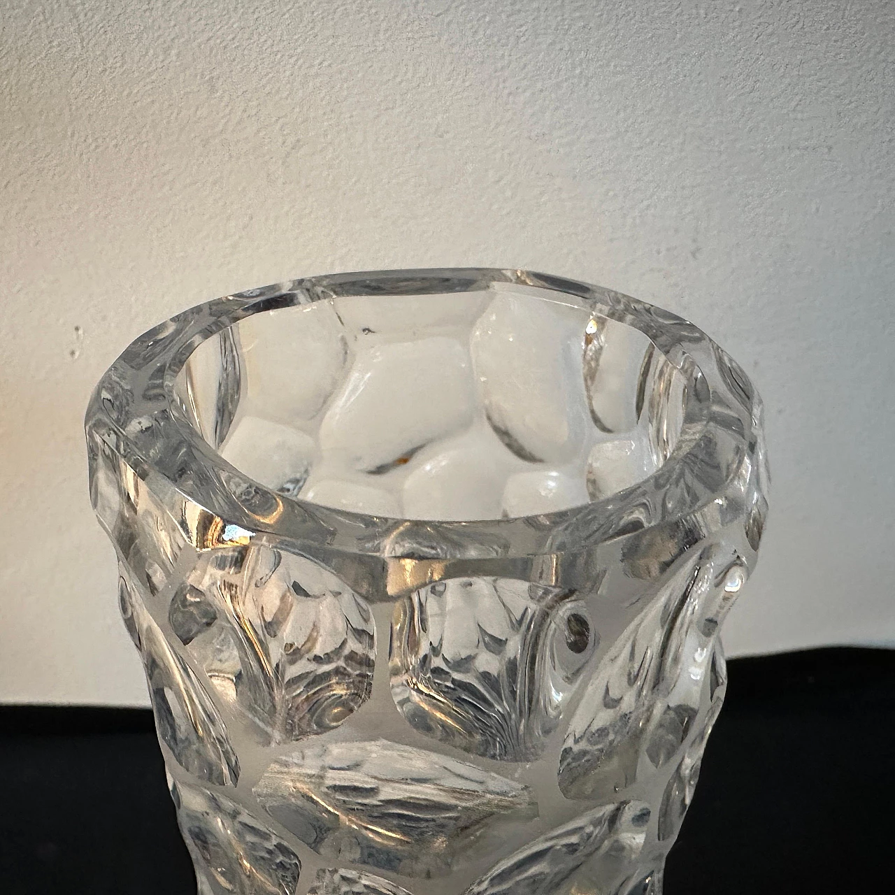 Cylindrical vase in transparent hammered glass, 1970s 8