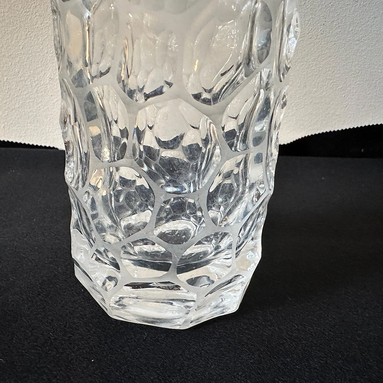 Cylindrical vase in transparent hammered glass, 1970s 9