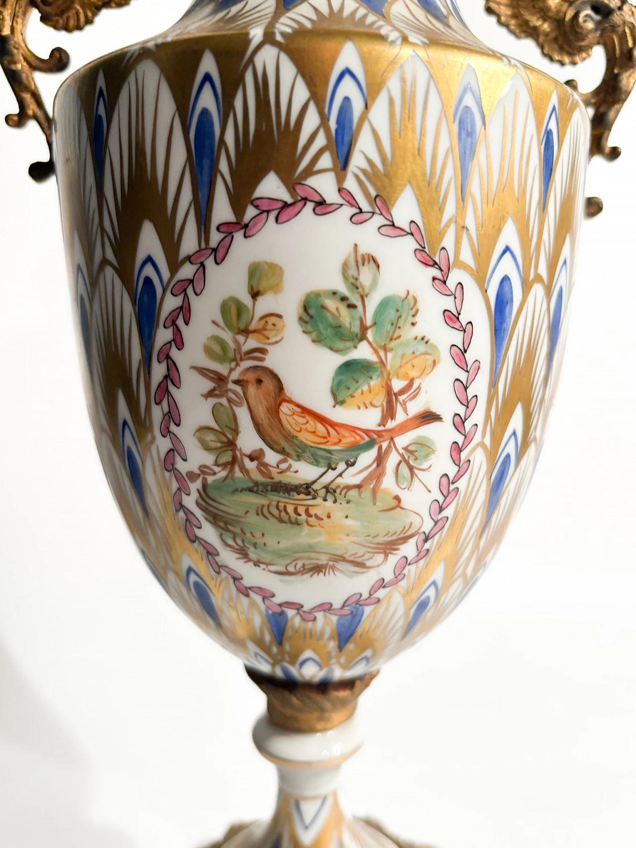 Vaso in porcellana di Sèvres e bronzo dipinto a mano, '800 2