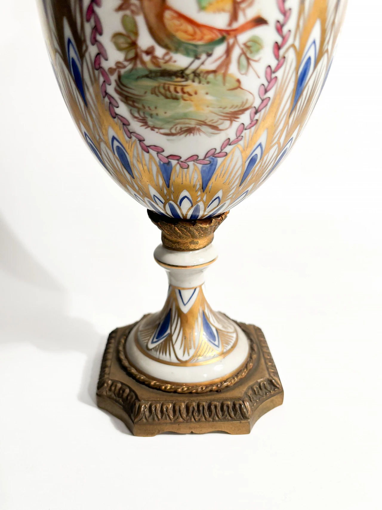 Vaso in porcellana di Sèvres e bronzo dipinto a mano, '800 3