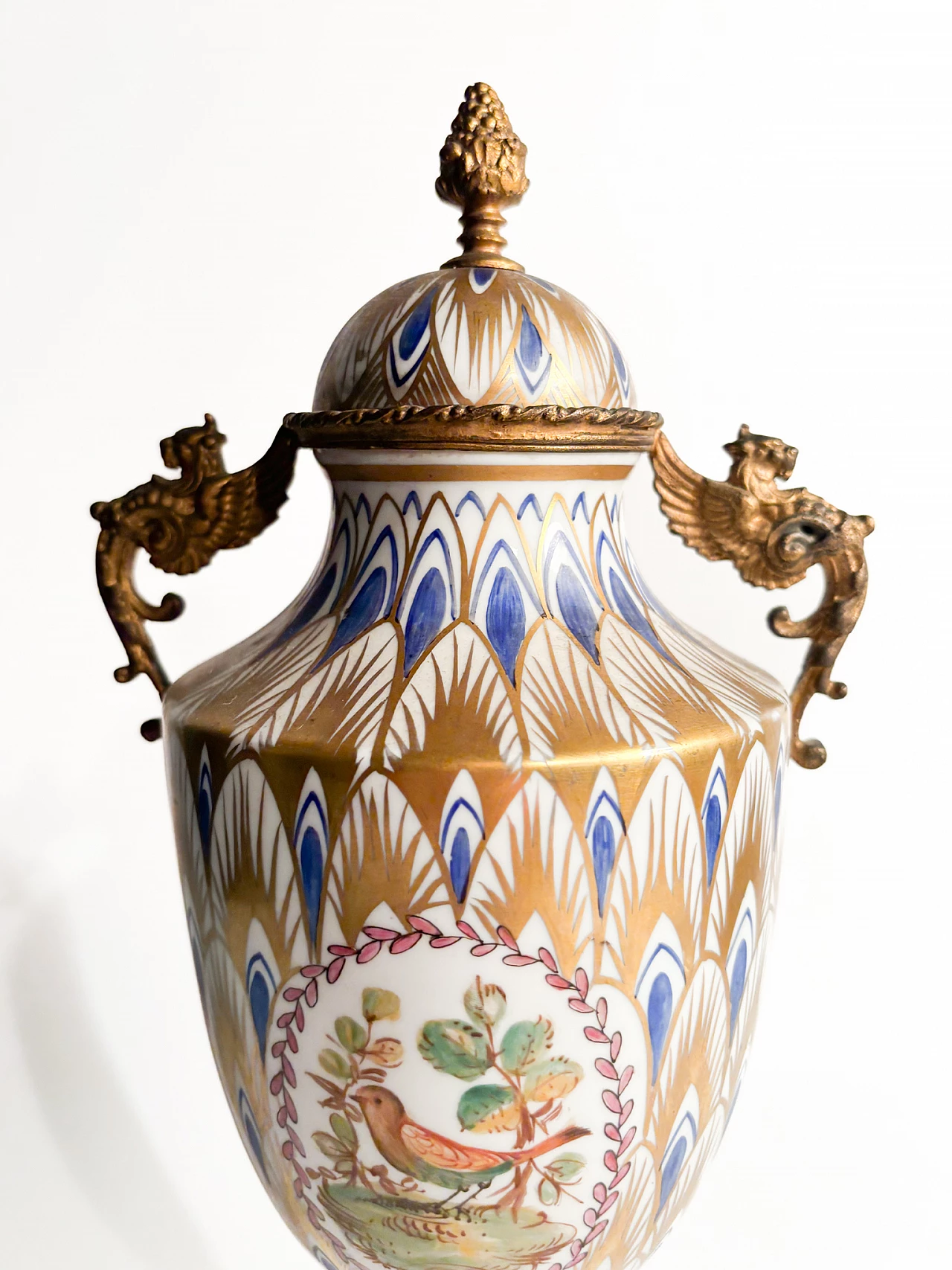 Vaso in porcellana di Sèvres e bronzo dipinto a mano, '800 4