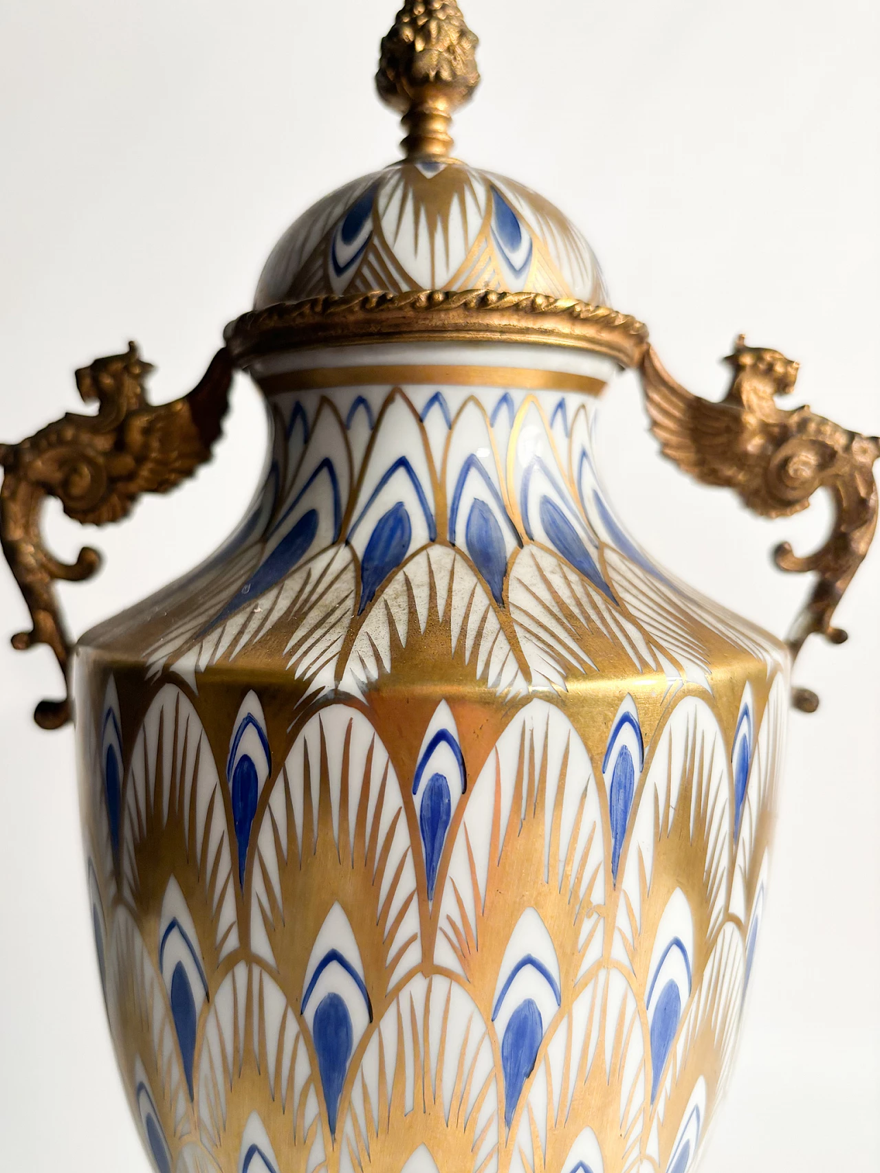 Vaso in porcellana di Sèvres e bronzo dipinto a mano, '800 7
