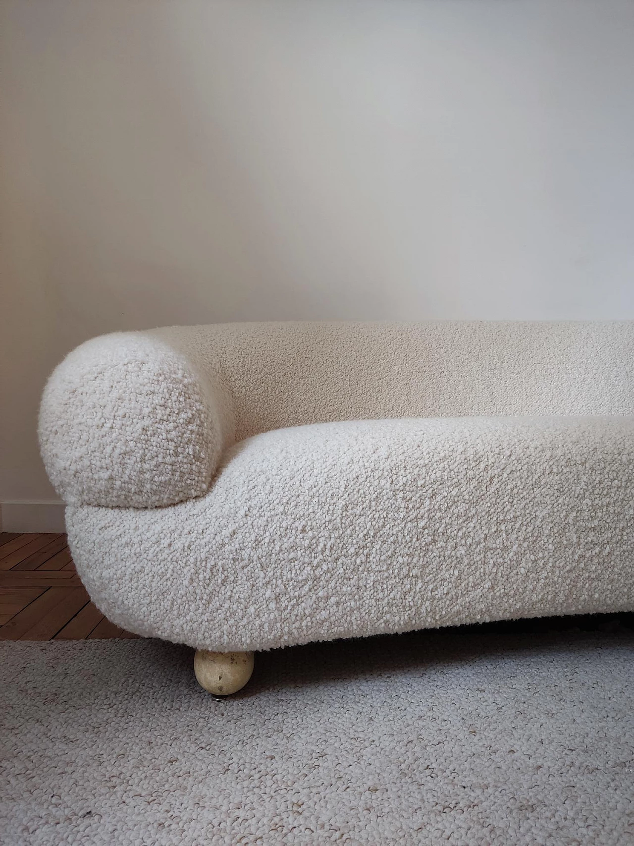 Curved sofa in white bouclé fabric, 1960s 8